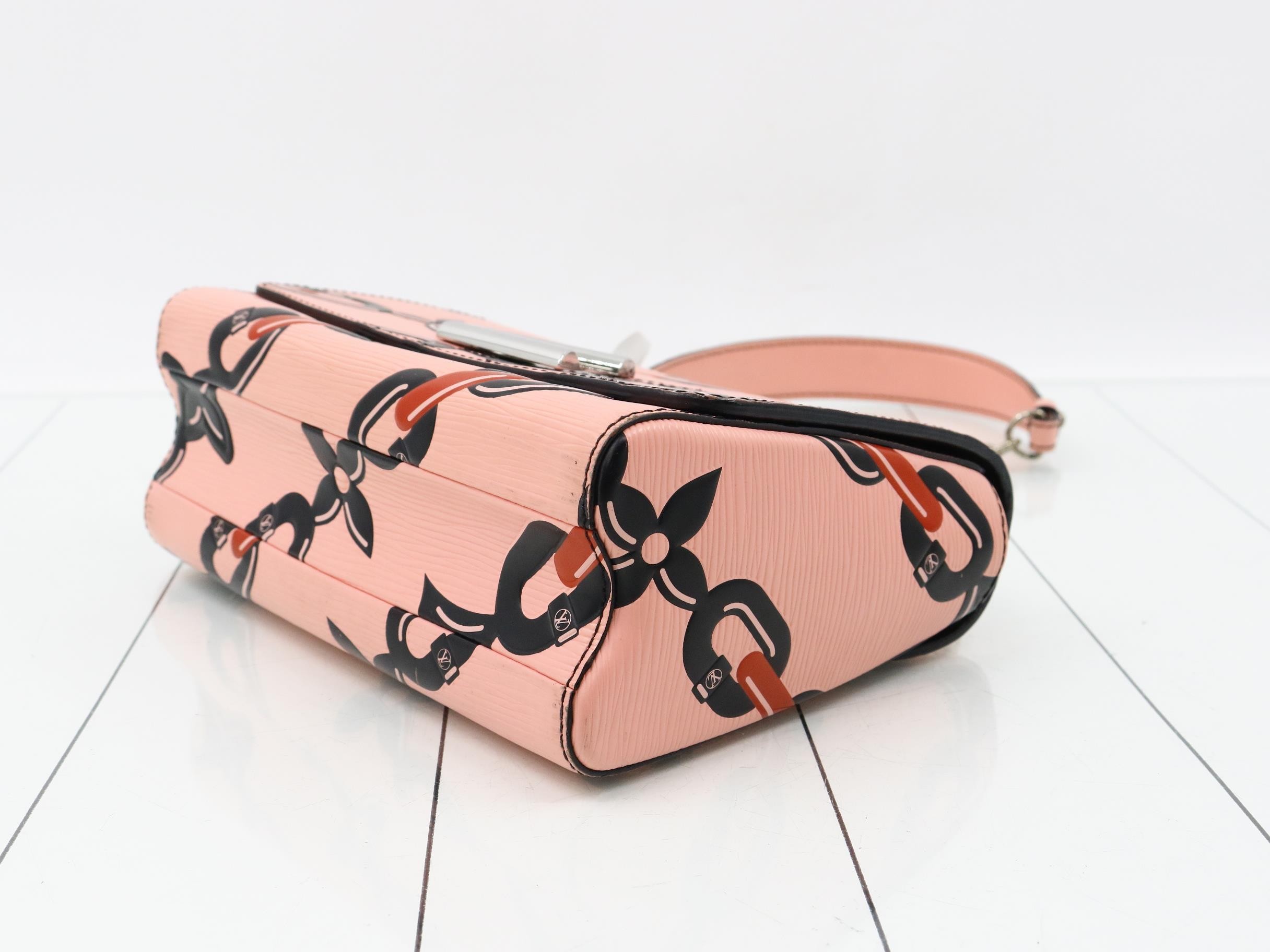 Epi Portefeuille Twist Chain Shoulder Bag — view 6