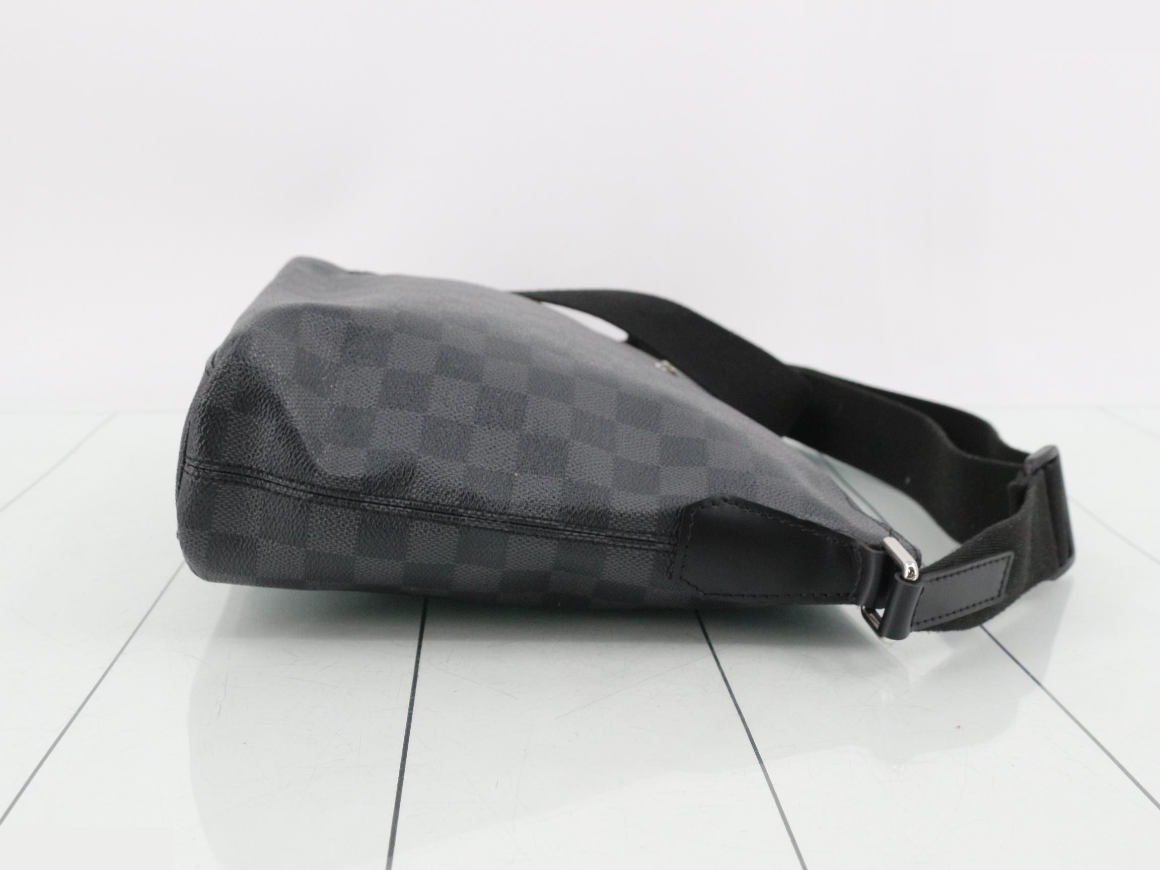 Damier Graphite Shoulder Bag — view 3