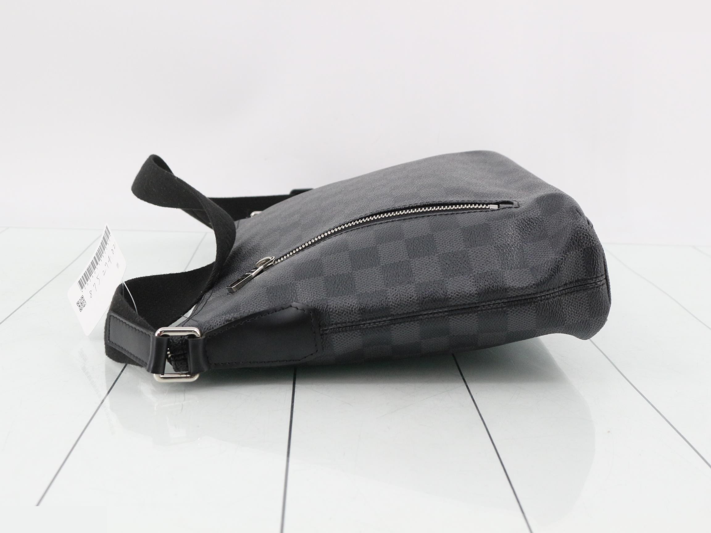 Damier Graphite Shoulder Bag — view 4