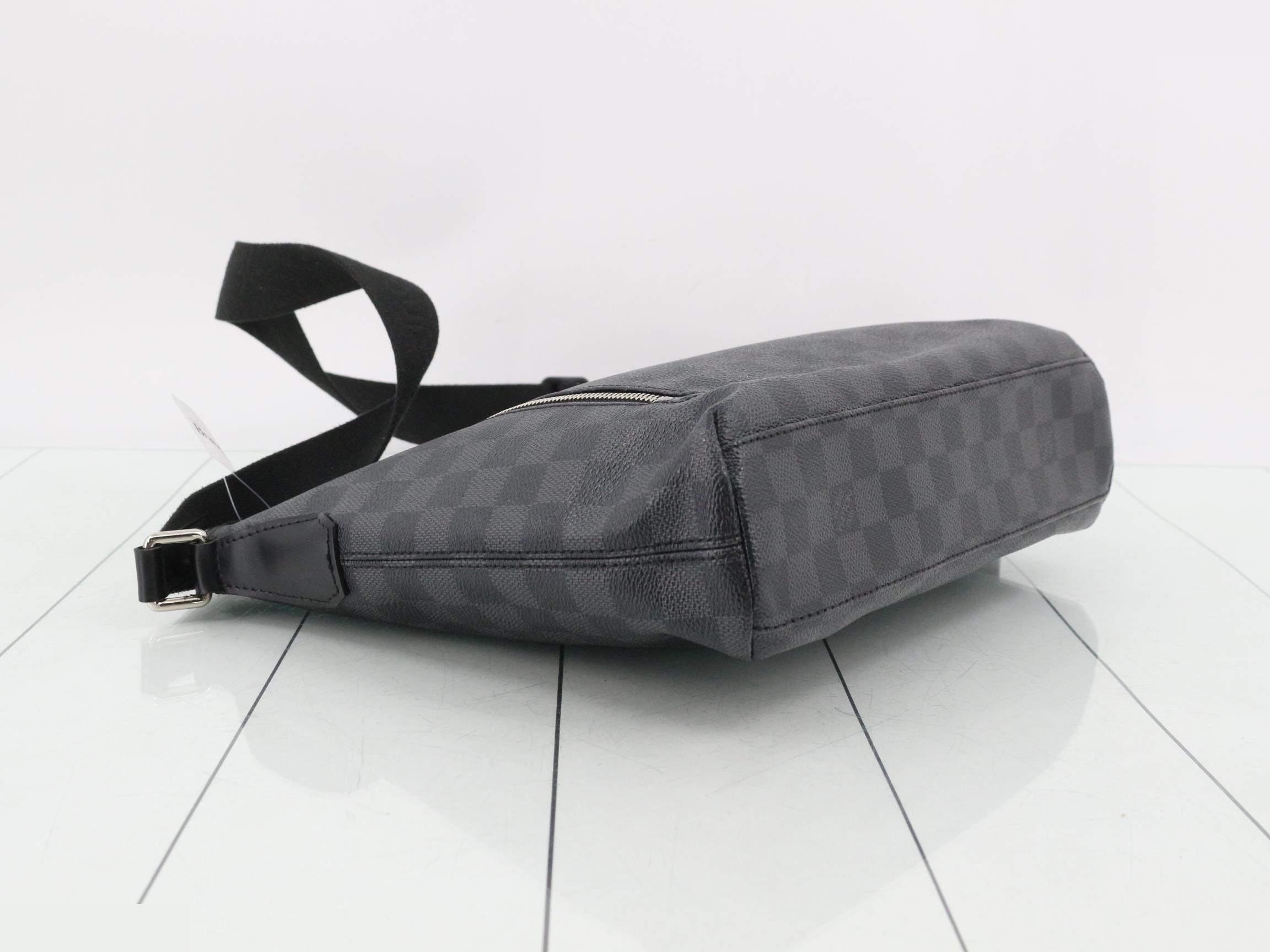 Damier Graphite Shoulder Bag — view 5