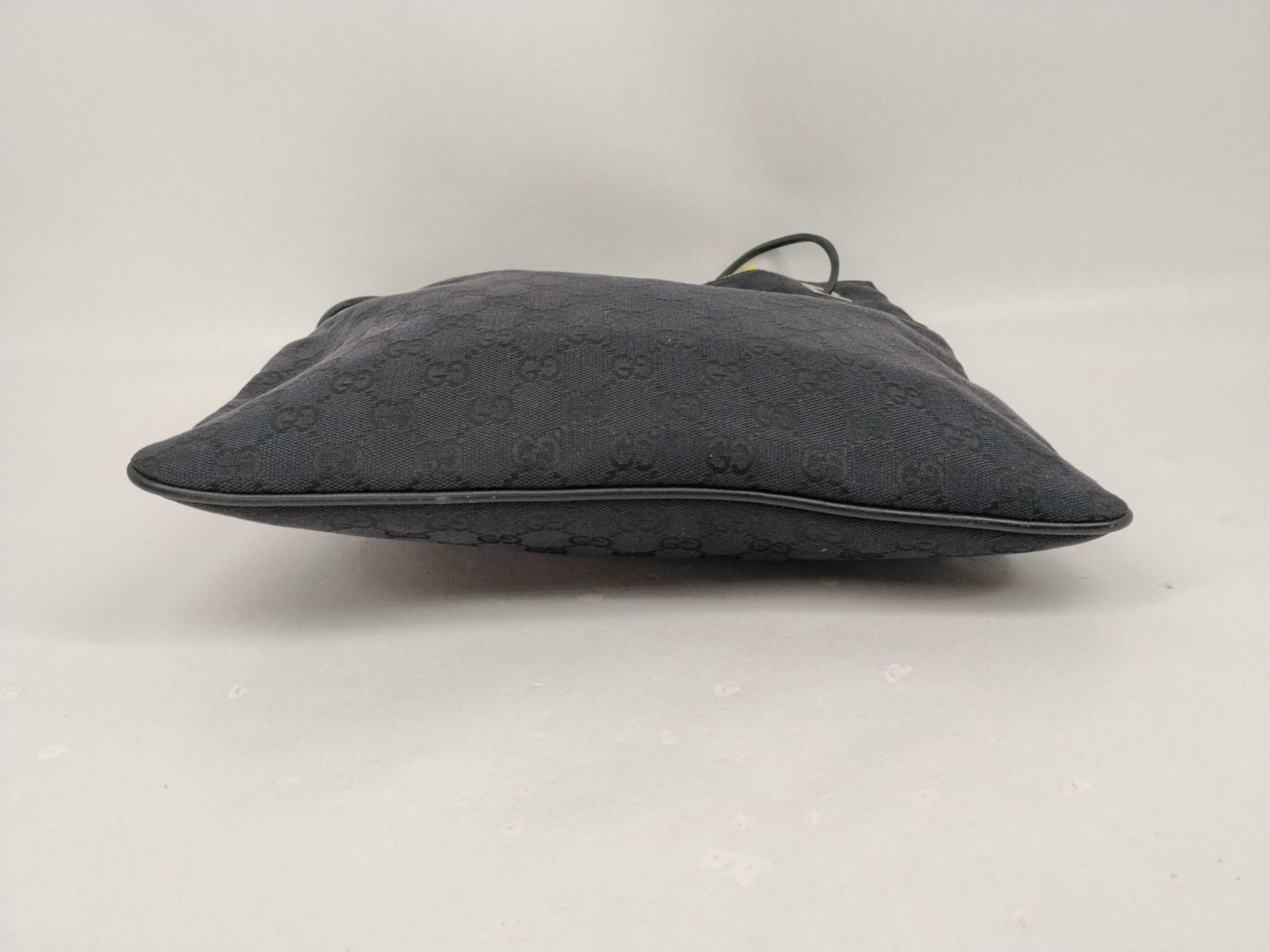 GG Canvas 001.4036 Chain Shoulder Bag — view 3