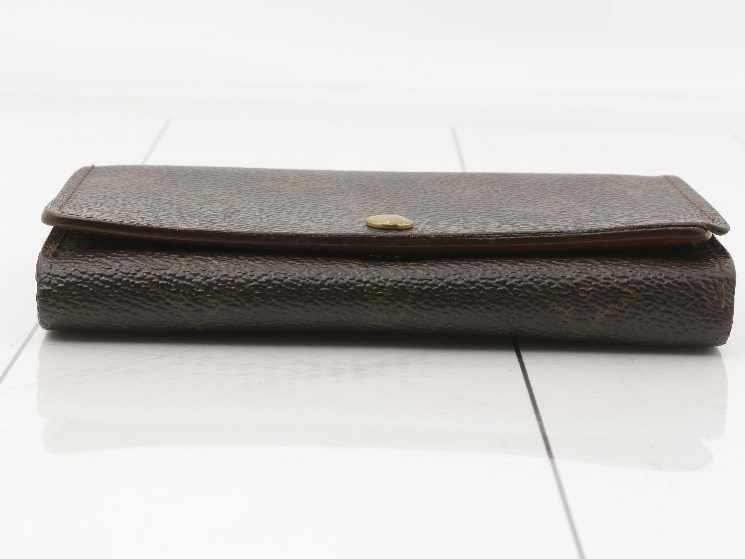 wallet — view 3