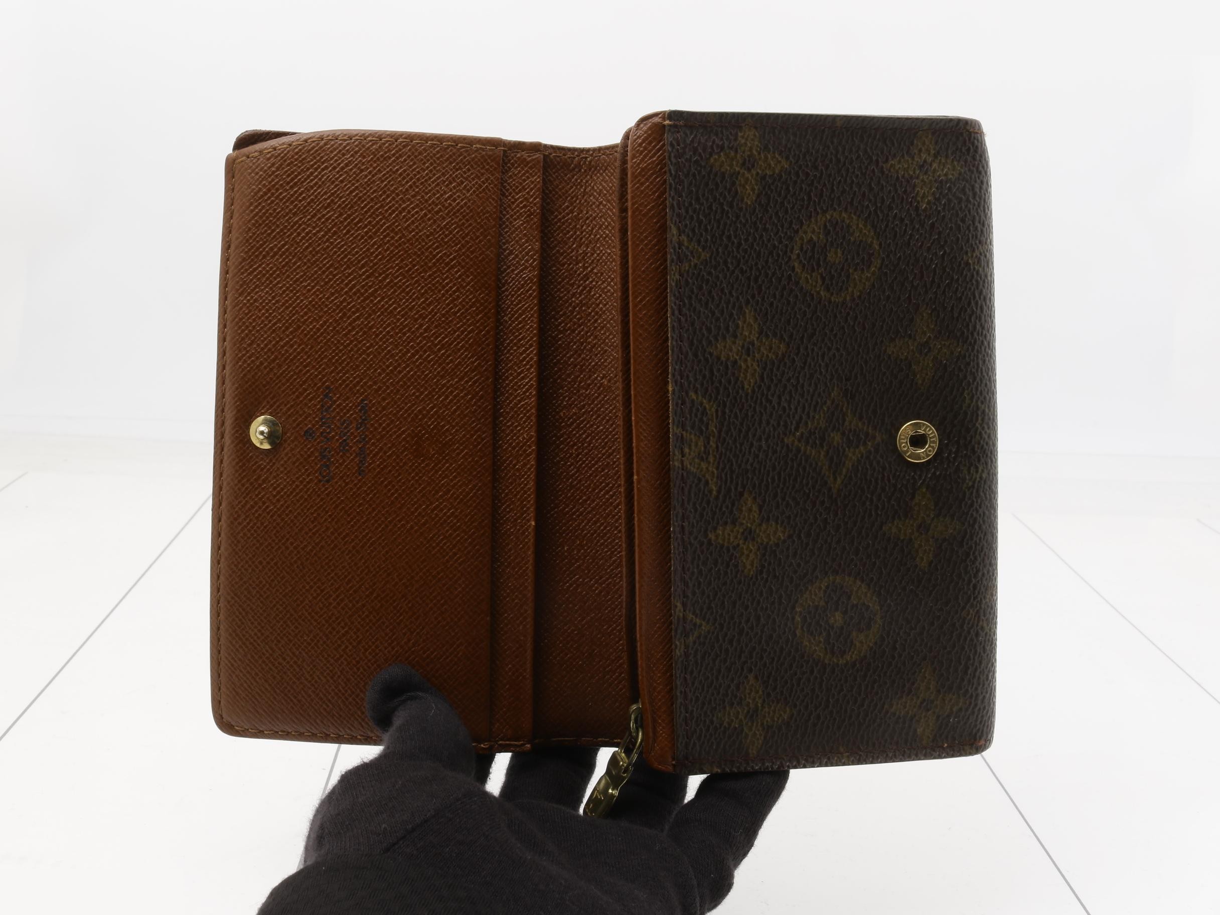 wallet — view 4