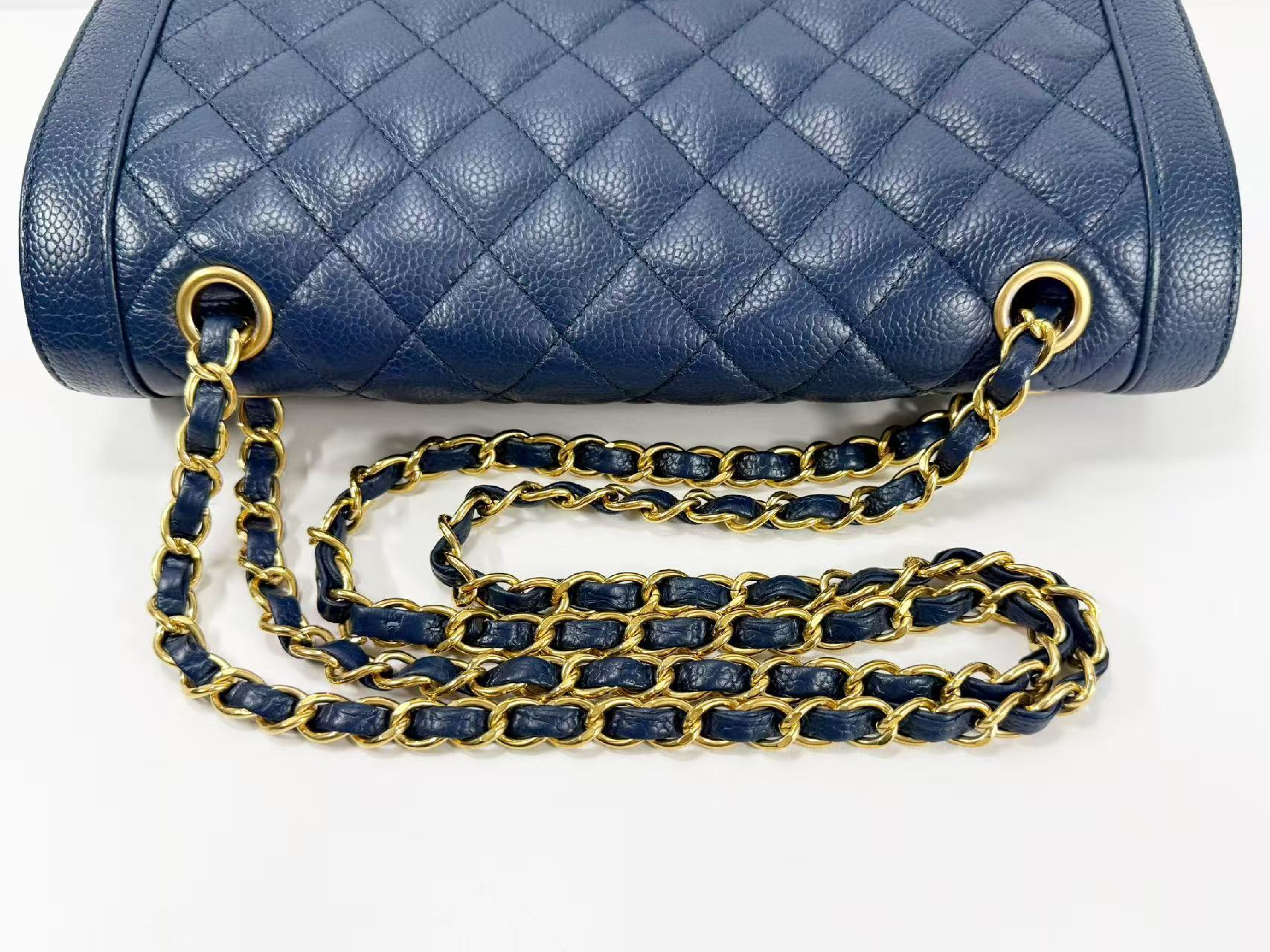 Caviar Skin Matelassé Navy Tanlock Shoulder Bag, W26/H17/D7cm (approx.), serial number in the 21st range, with dust bag, authenticity card, and seal. Gold hardware. Item number 21837786. — view 8