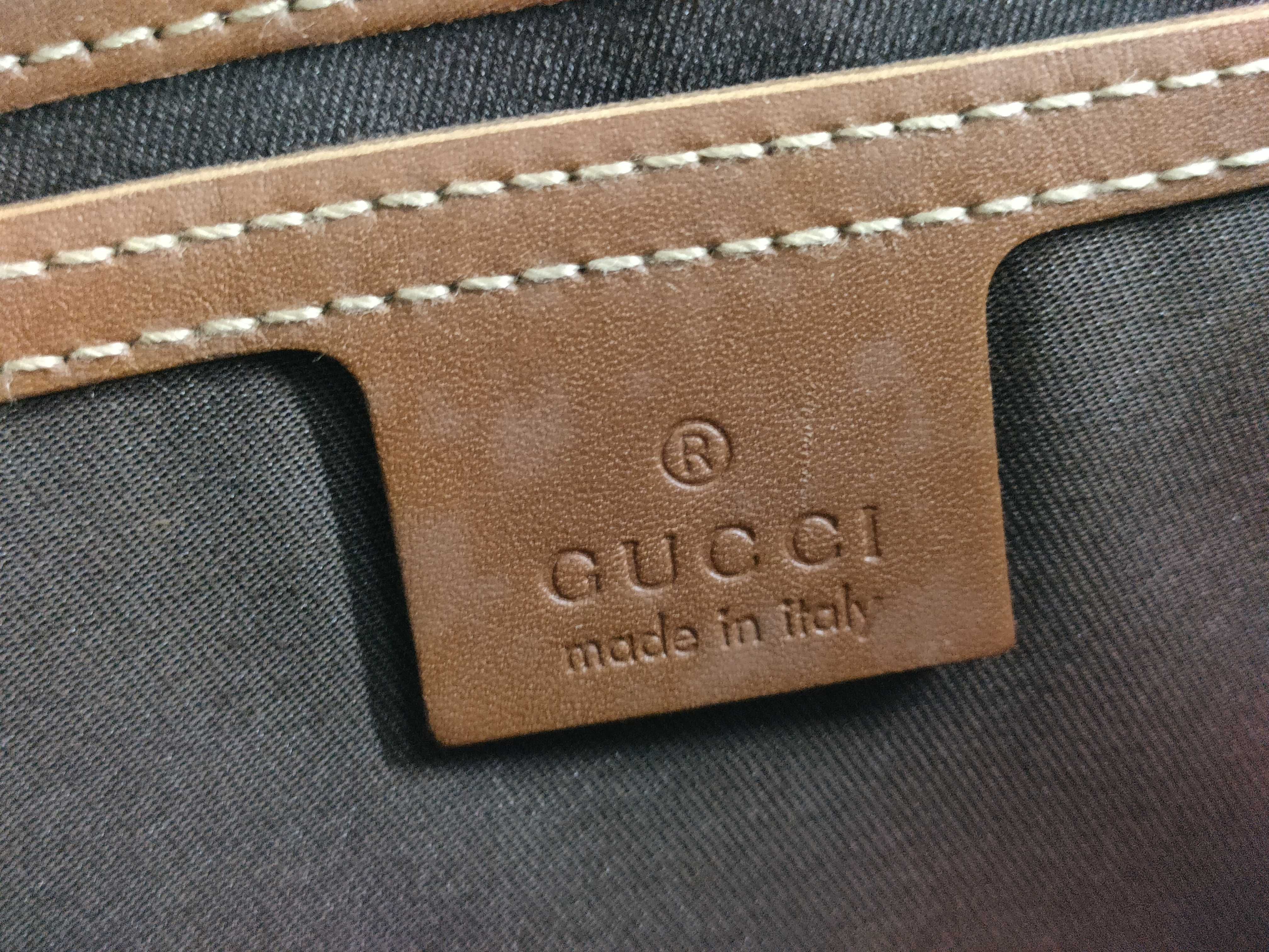GG Supreme Shoulder Bag — view 12