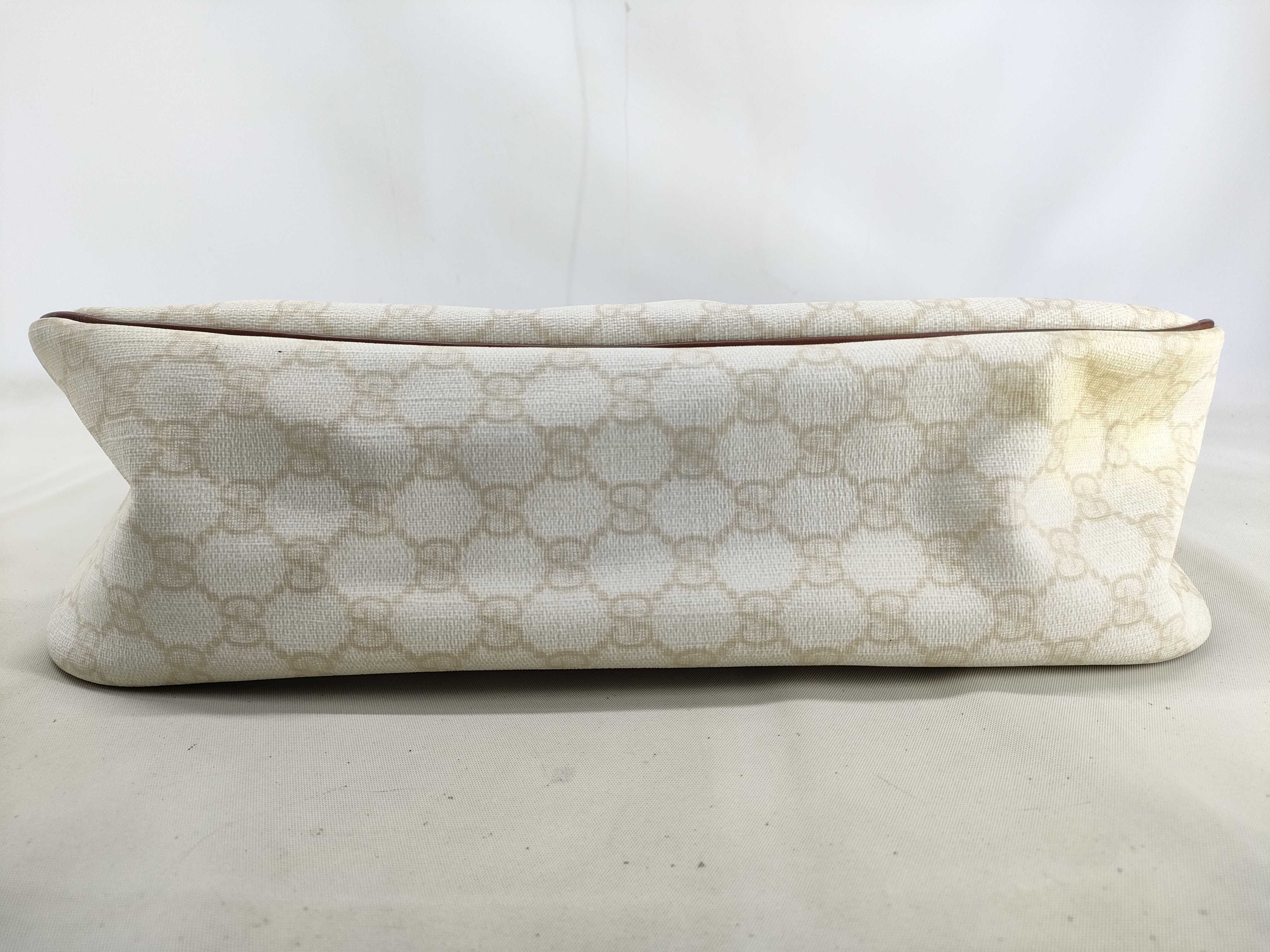 GG Supreme Shoulder Bag — view 3