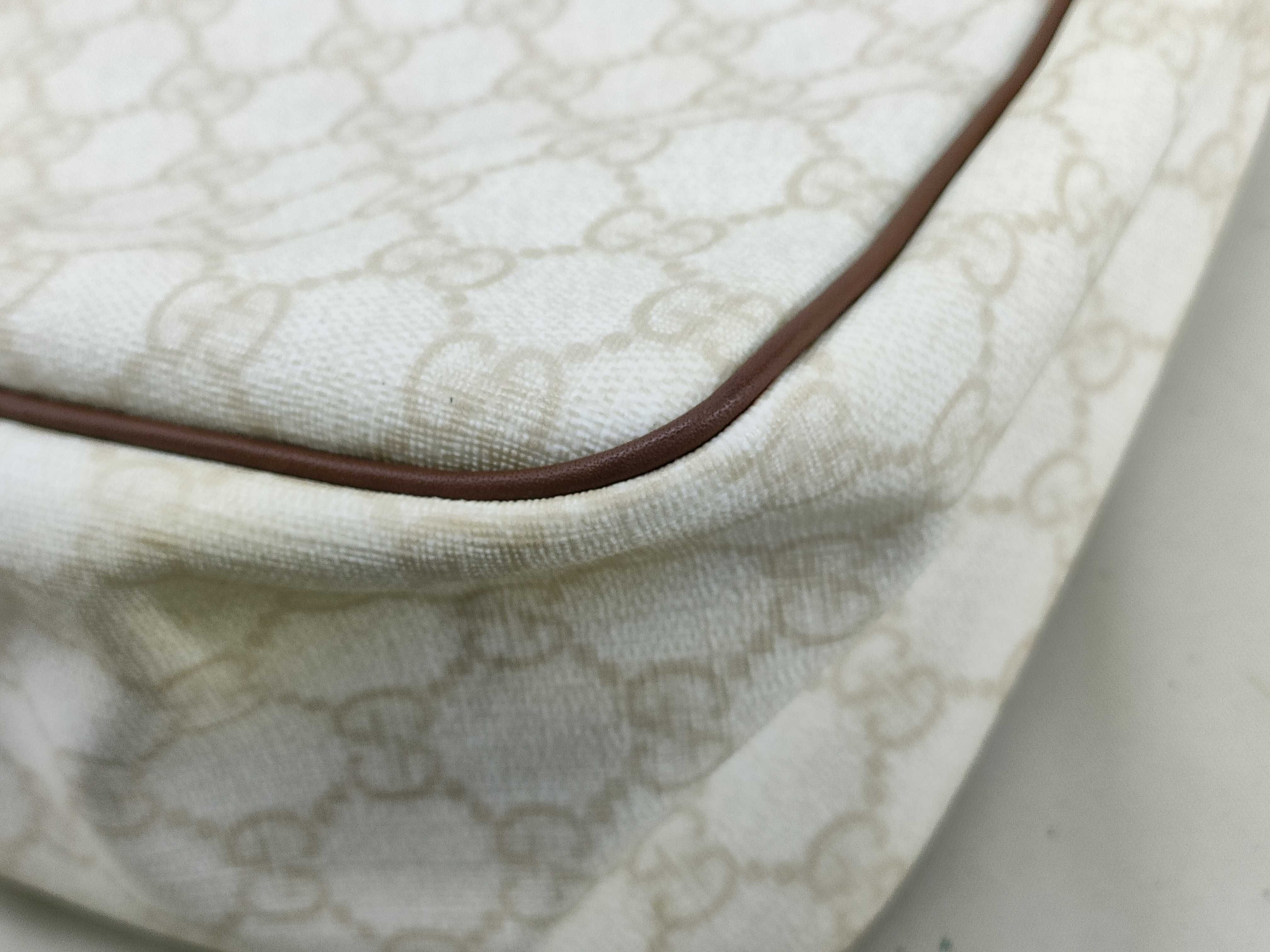 GG Supreme Shoulder Bag — view 4