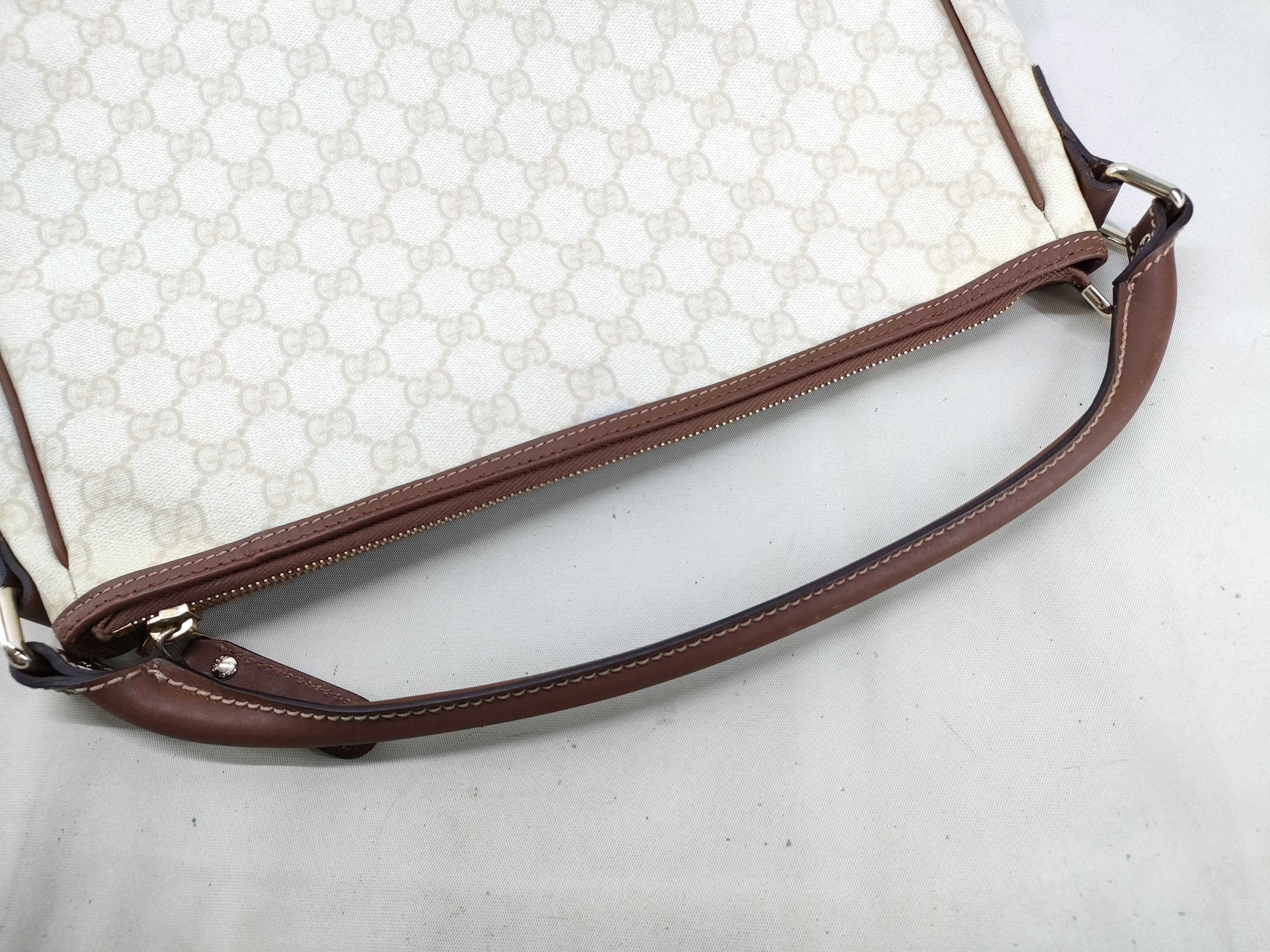 GG Supreme Shoulder Bag — view 5