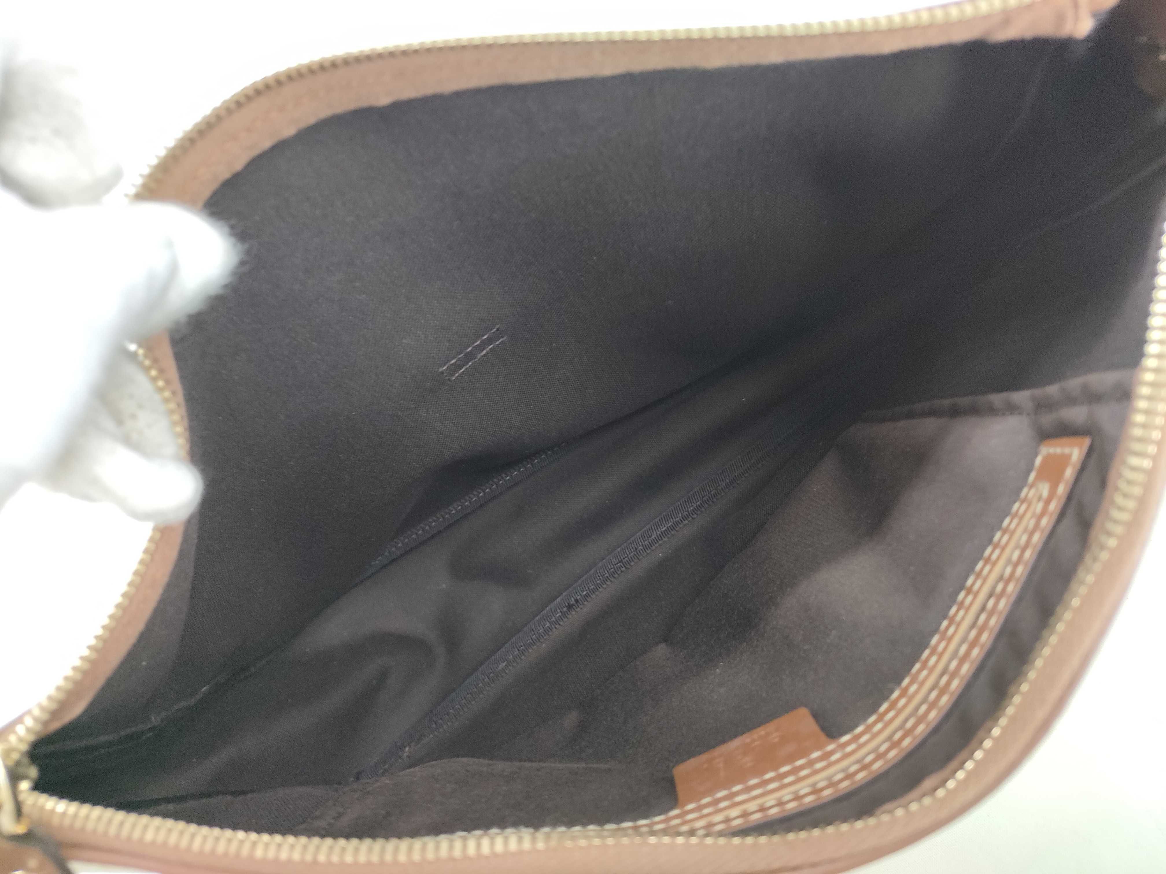 GG Supreme Shoulder Bag — view 9