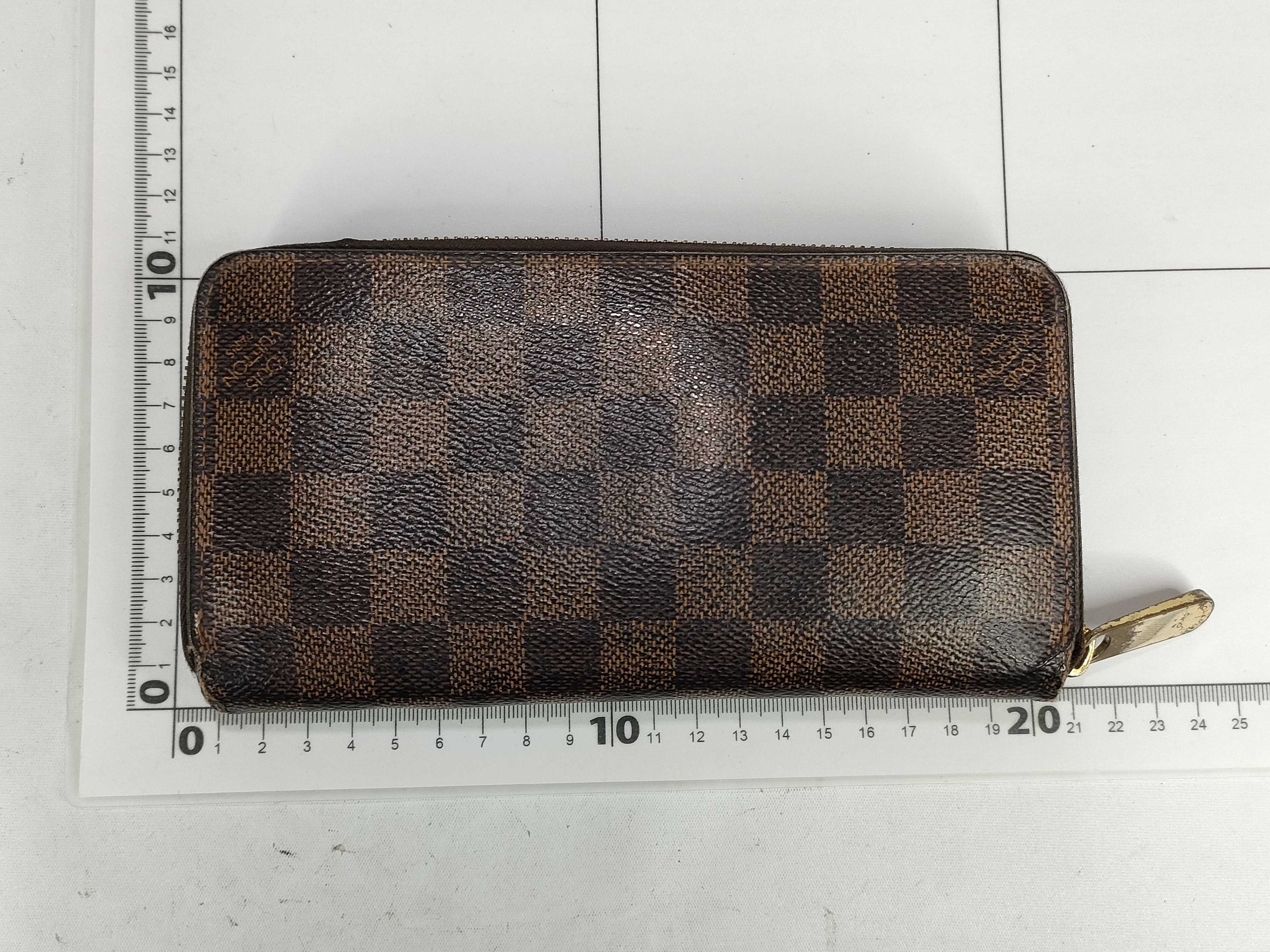 Damier Zippy Wallet — view 2
