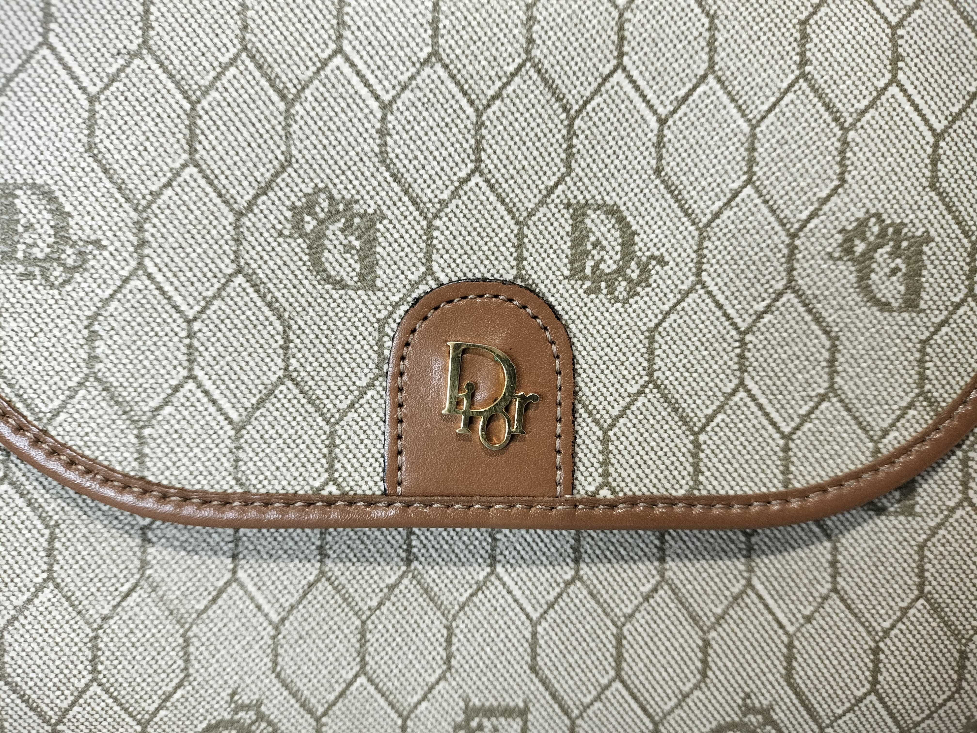 Honeycomb Pattern Pochette Shoulder Bag — view 2