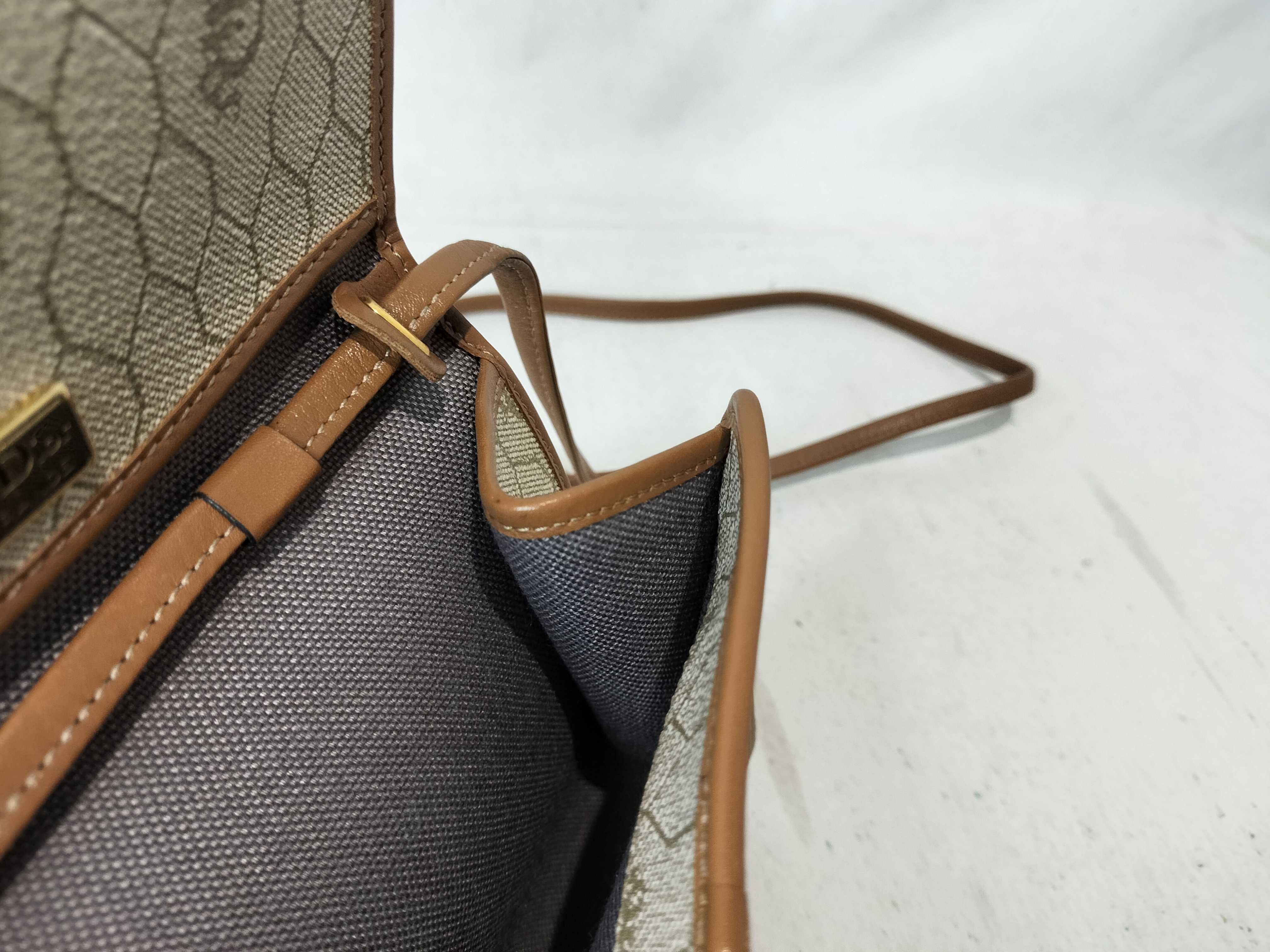 Honeycomb Pattern Pochette Shoulder Bag — view 12