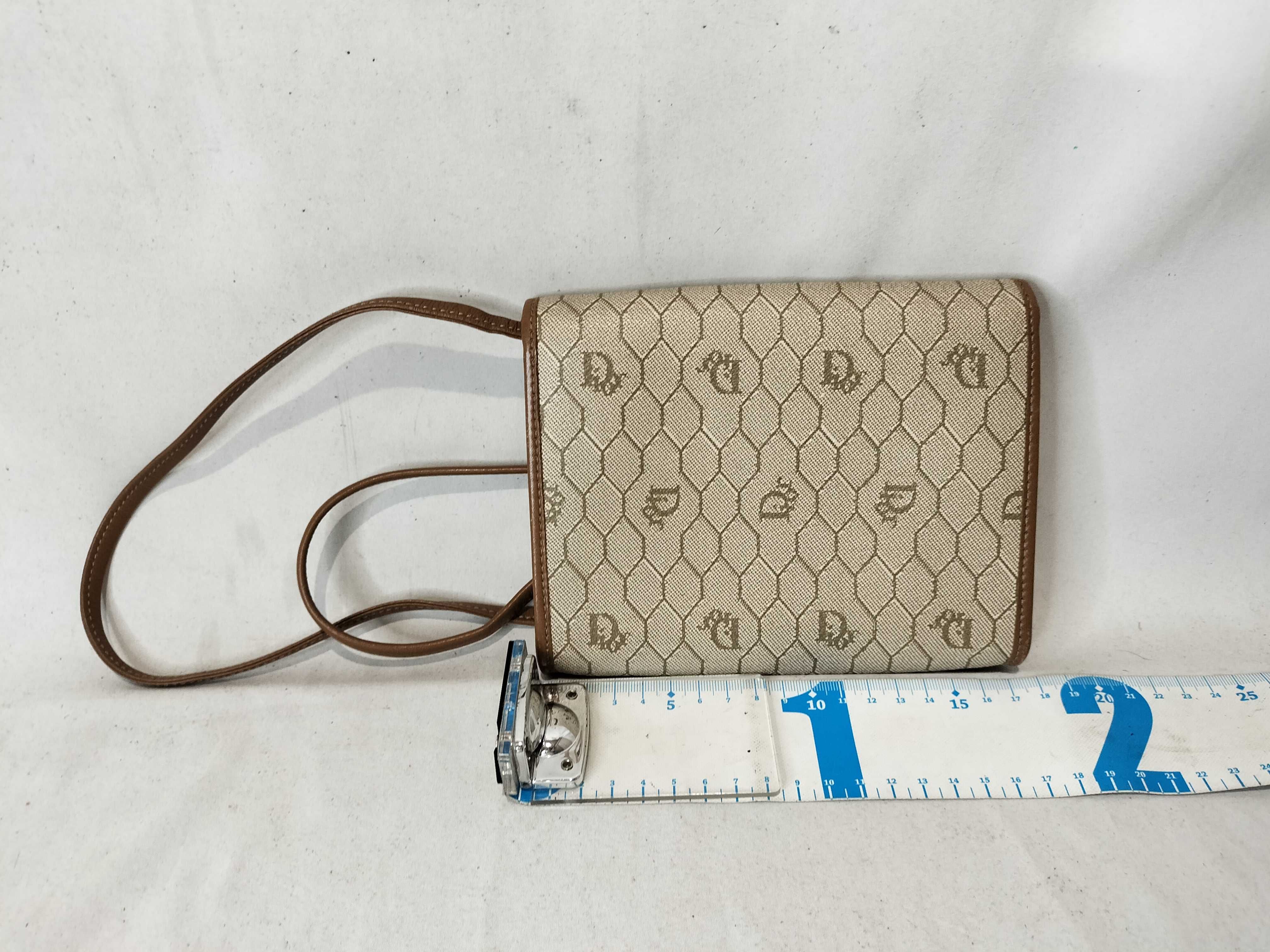 Honeycomb Pattern Pochette Shoulder Bag — view 3