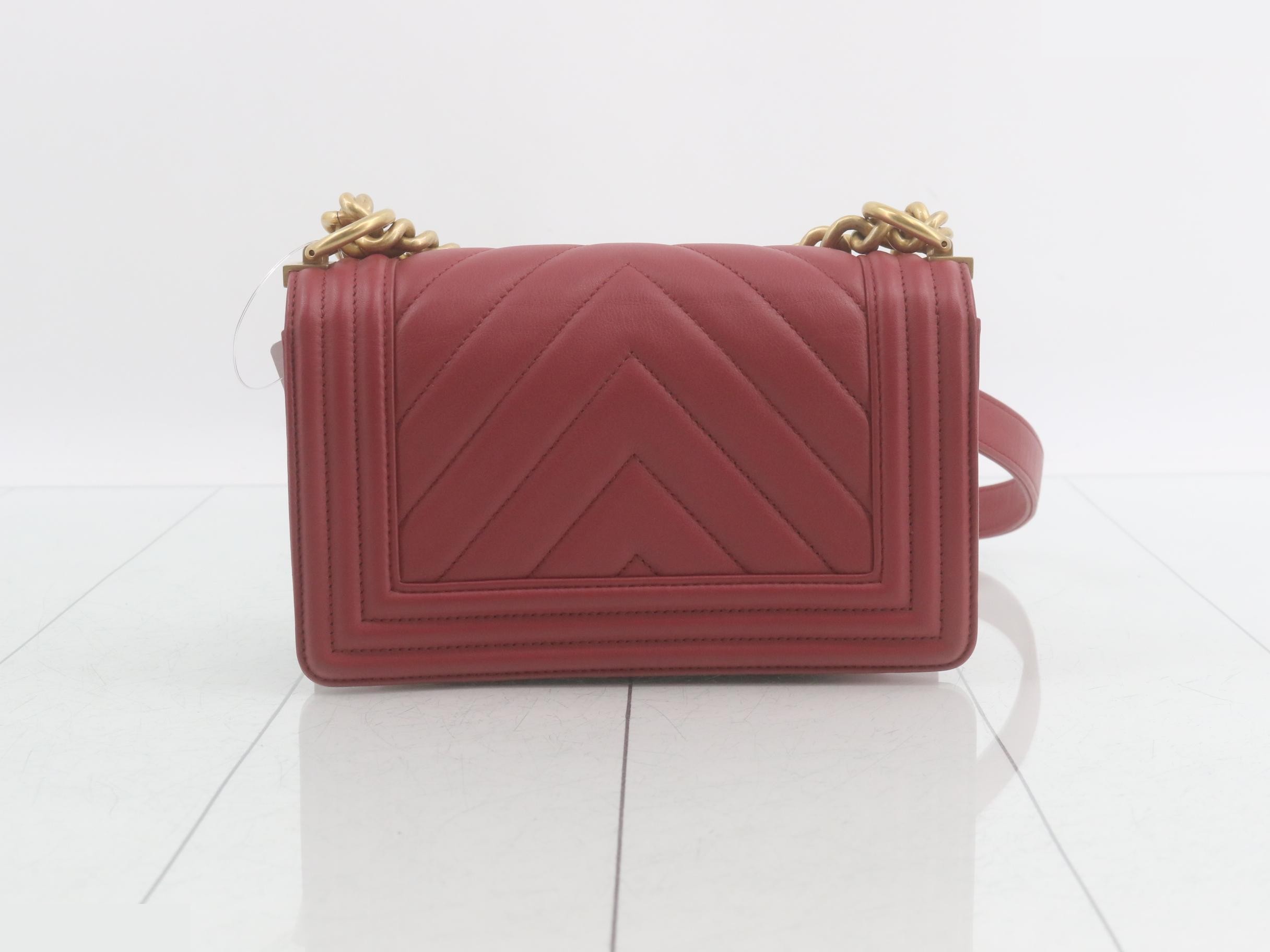 Boy Chanel Lambskin V-stitch with seal — view 2