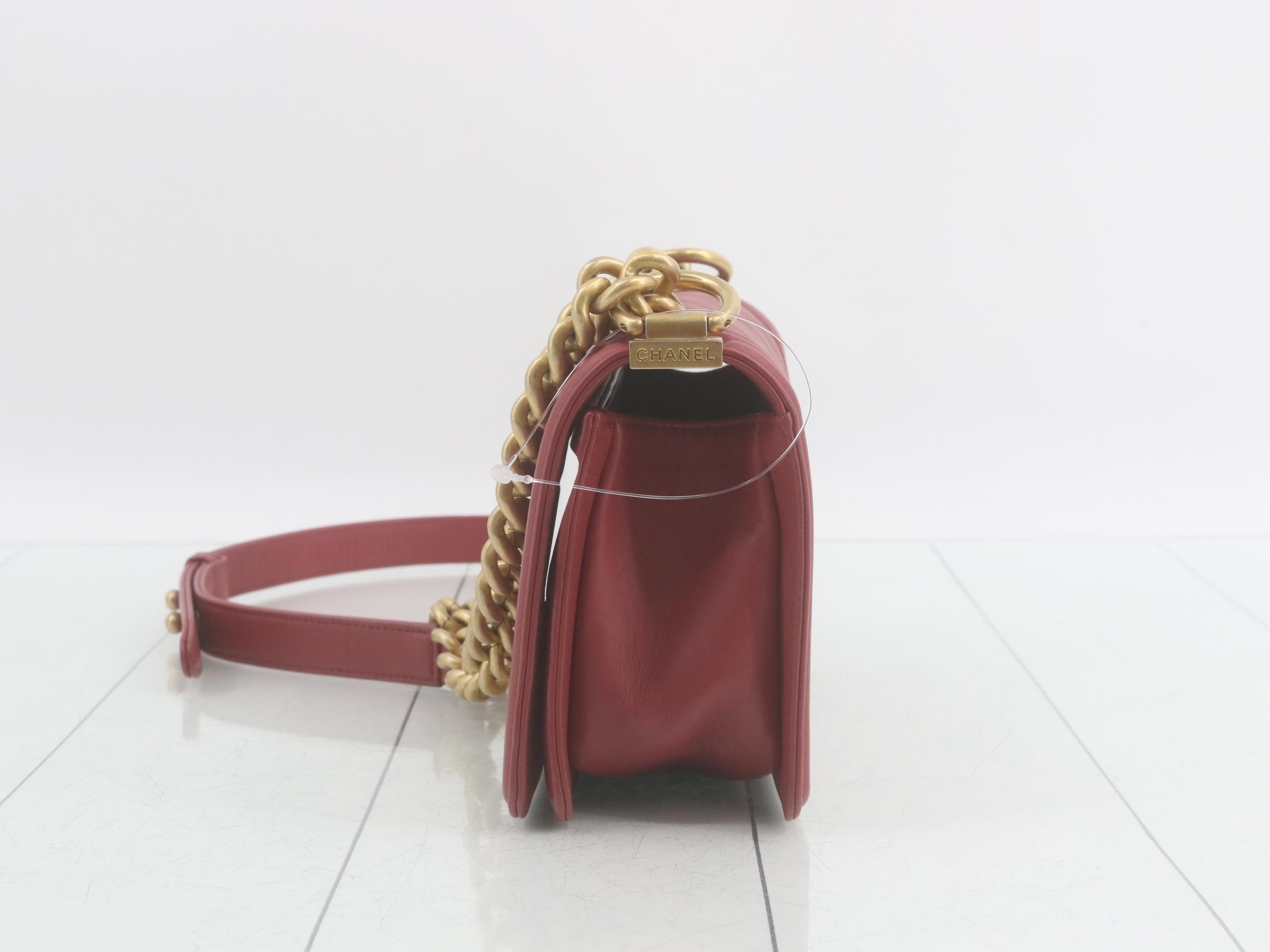 Boy Chanel Lambskin V-stitch with seal — view 3