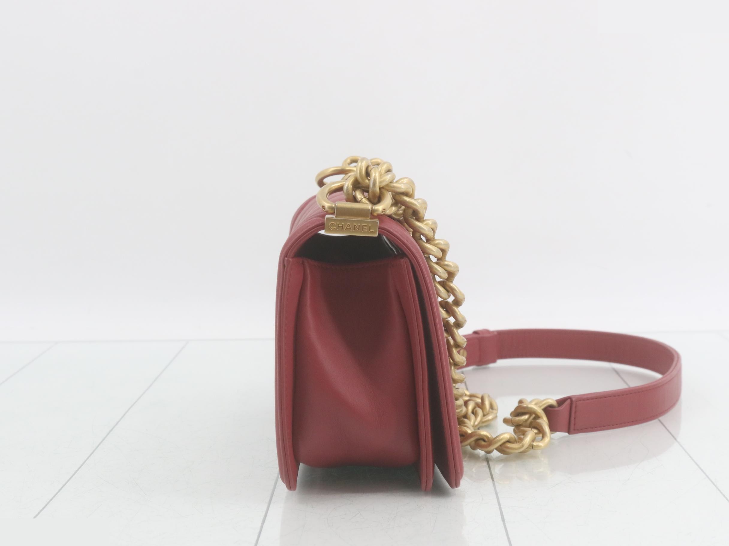 Boy Chanel Lambskin V-stitch with seal — view 4