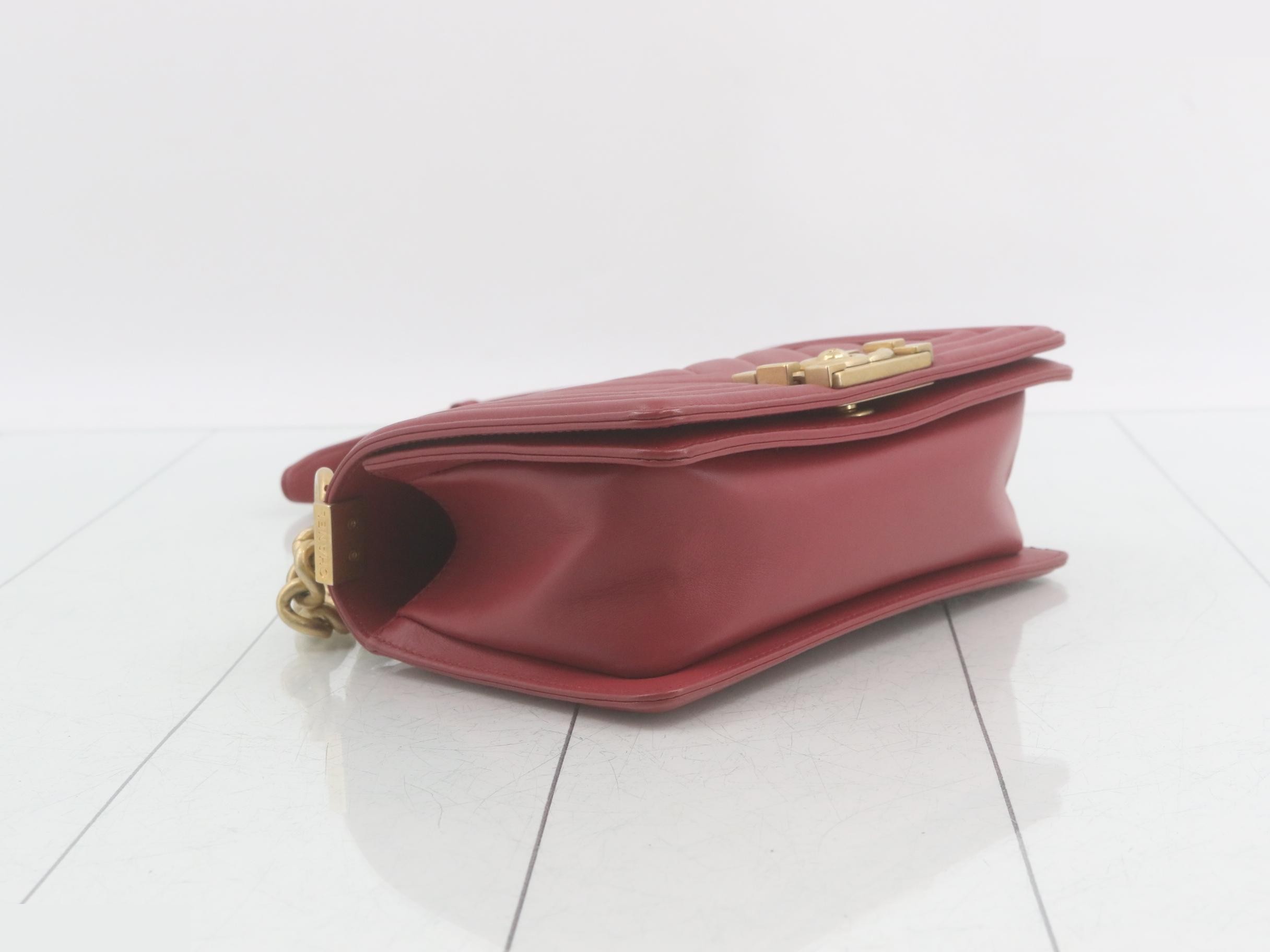 Boy Chanel Lambskin V-stitch with seal — view 5