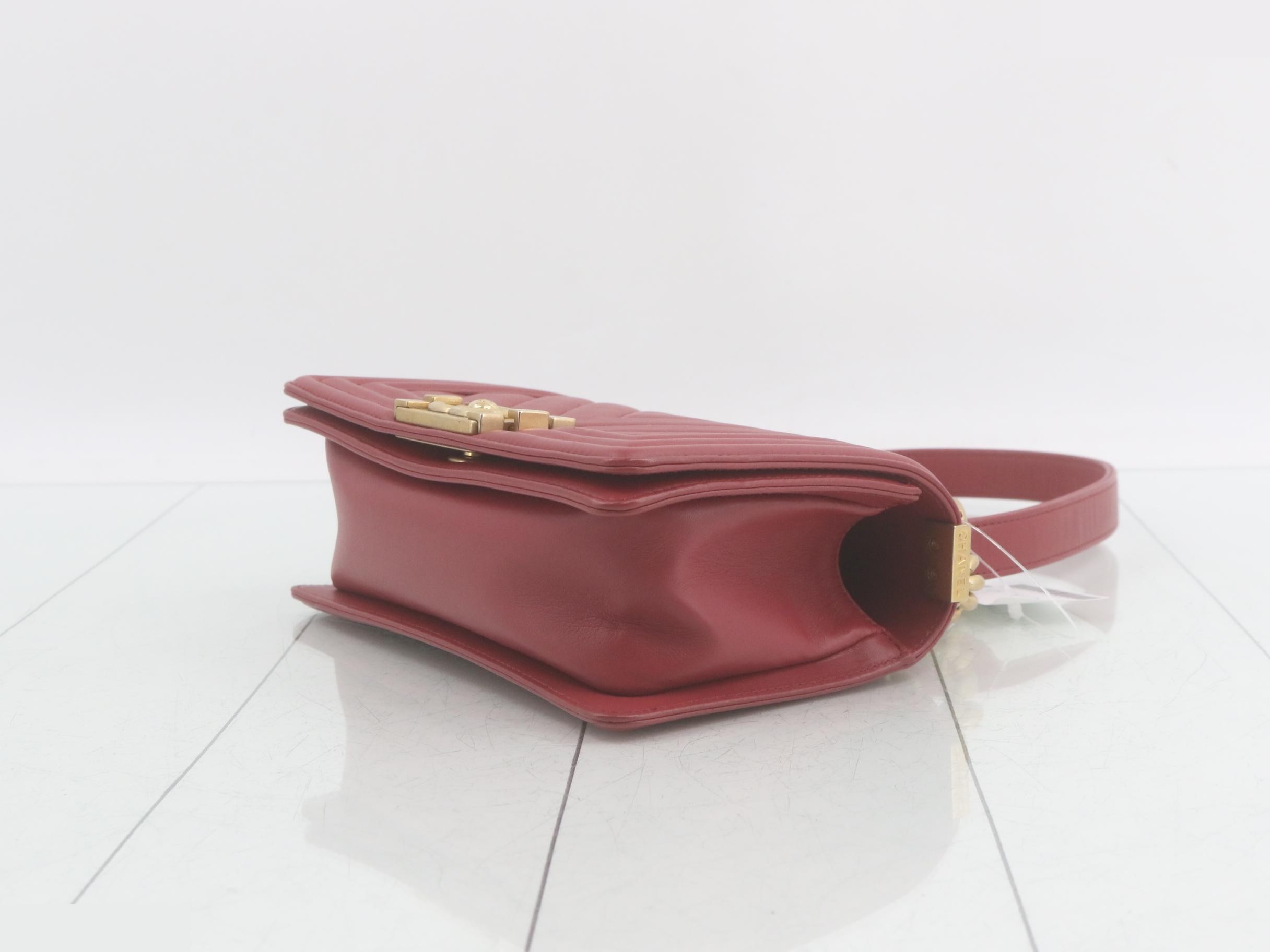 Boy Chanel Lambskin V-stitch with seal — view 6