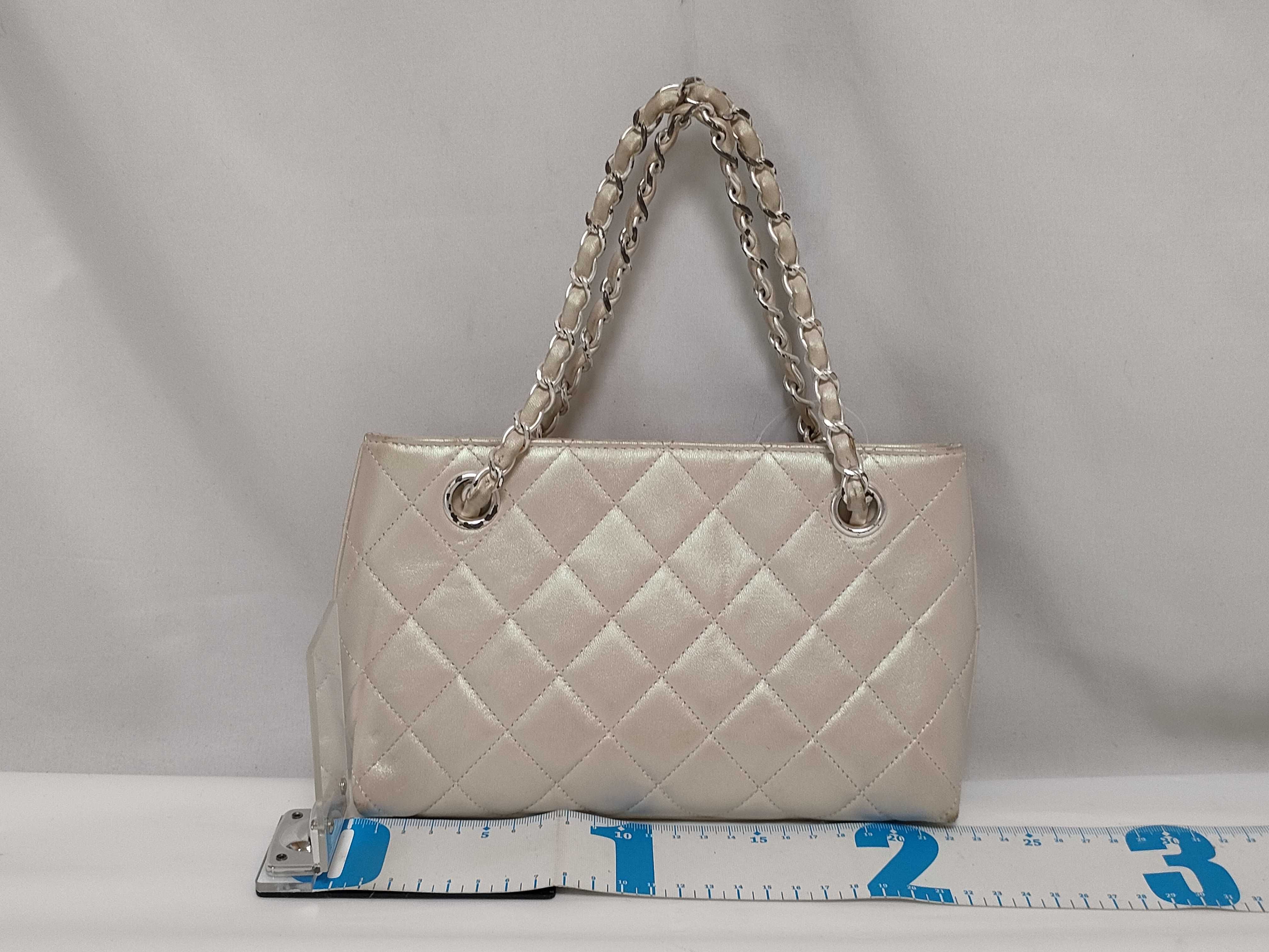 Calfskin Matelassé Chain Handbag Coco — view 2