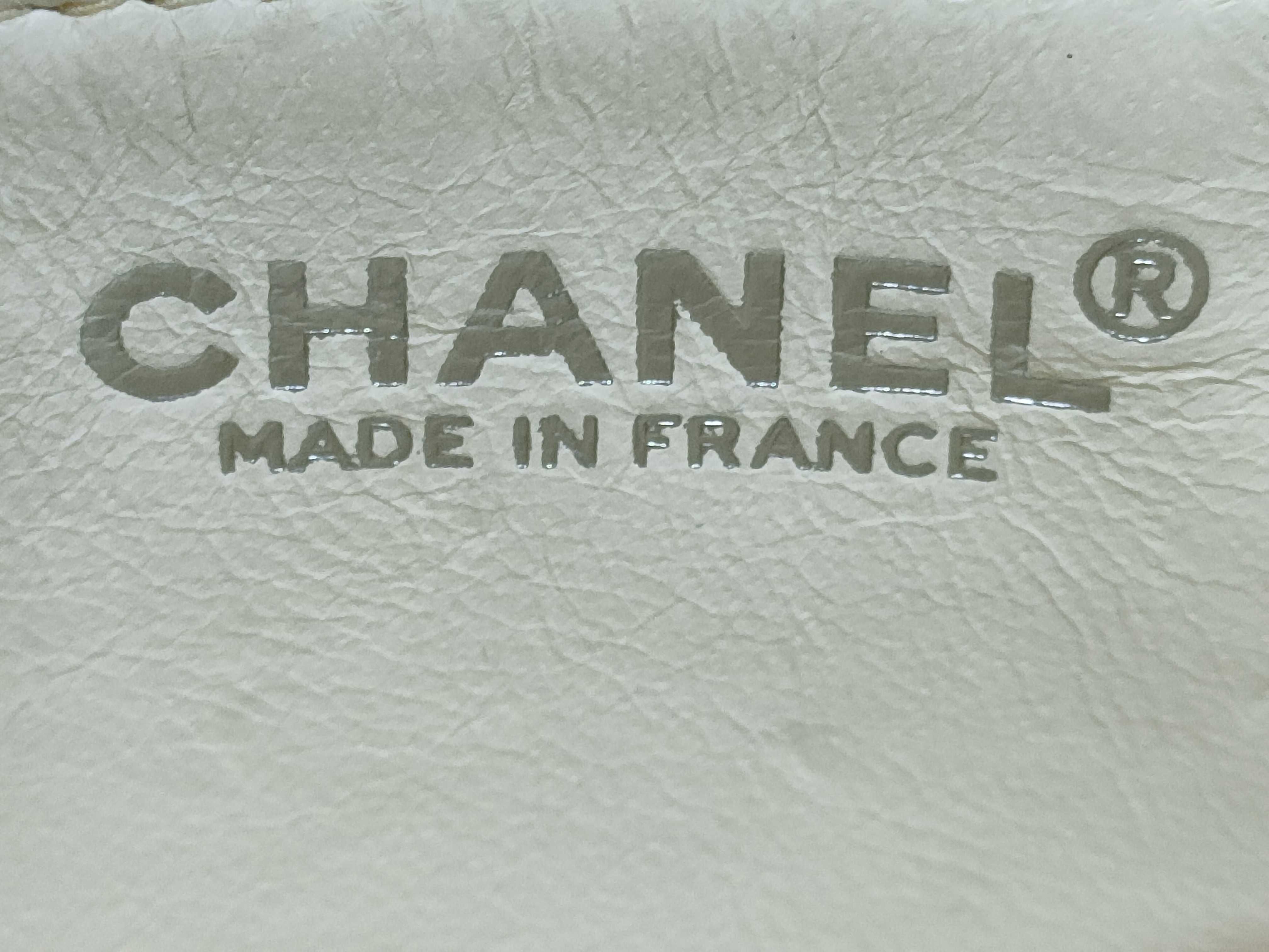 Calfskin Matelassé Chain Handbag Coco — view 11