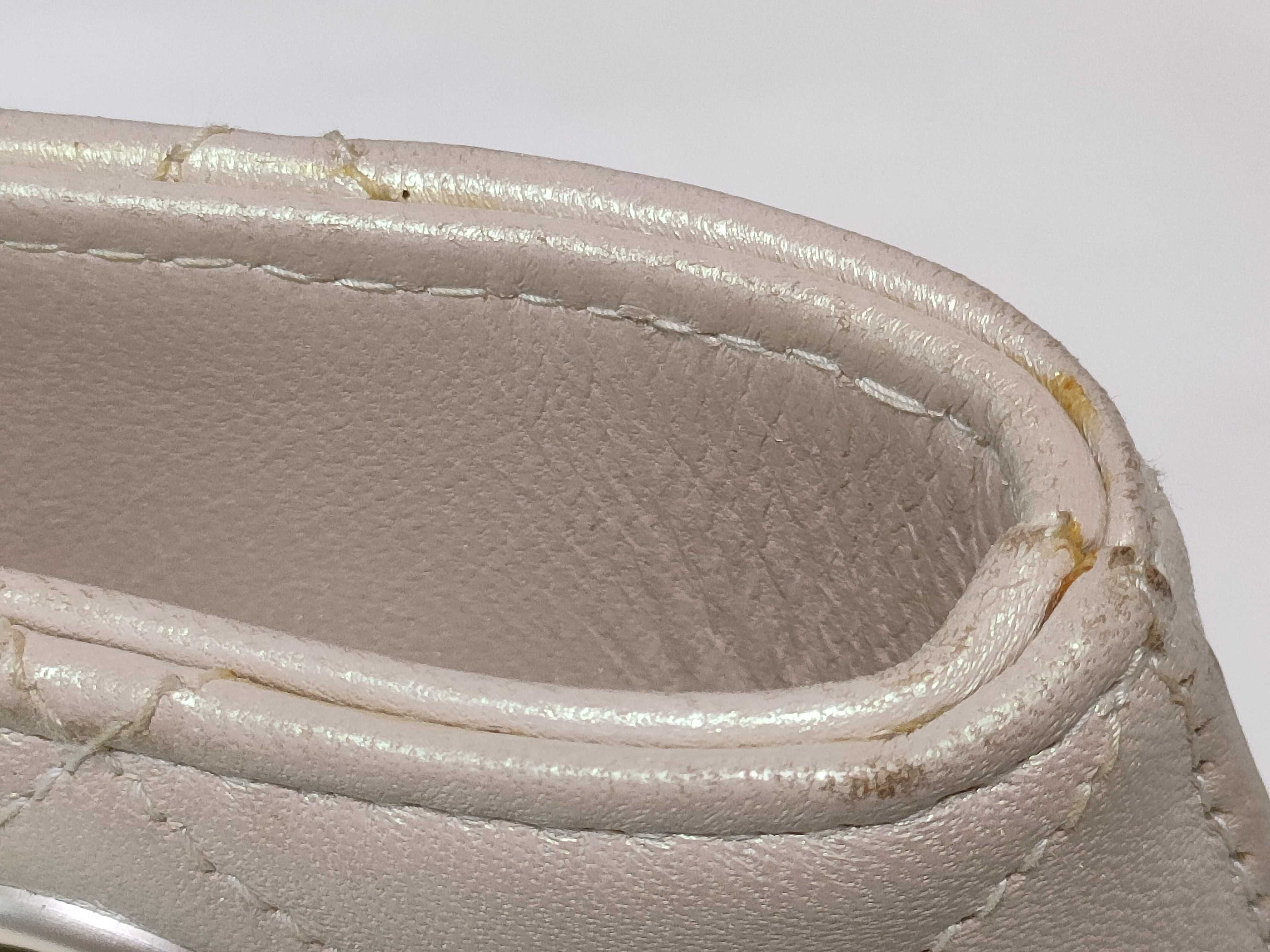 Calfskin Matelassé Chain Handbag Coco — view 13