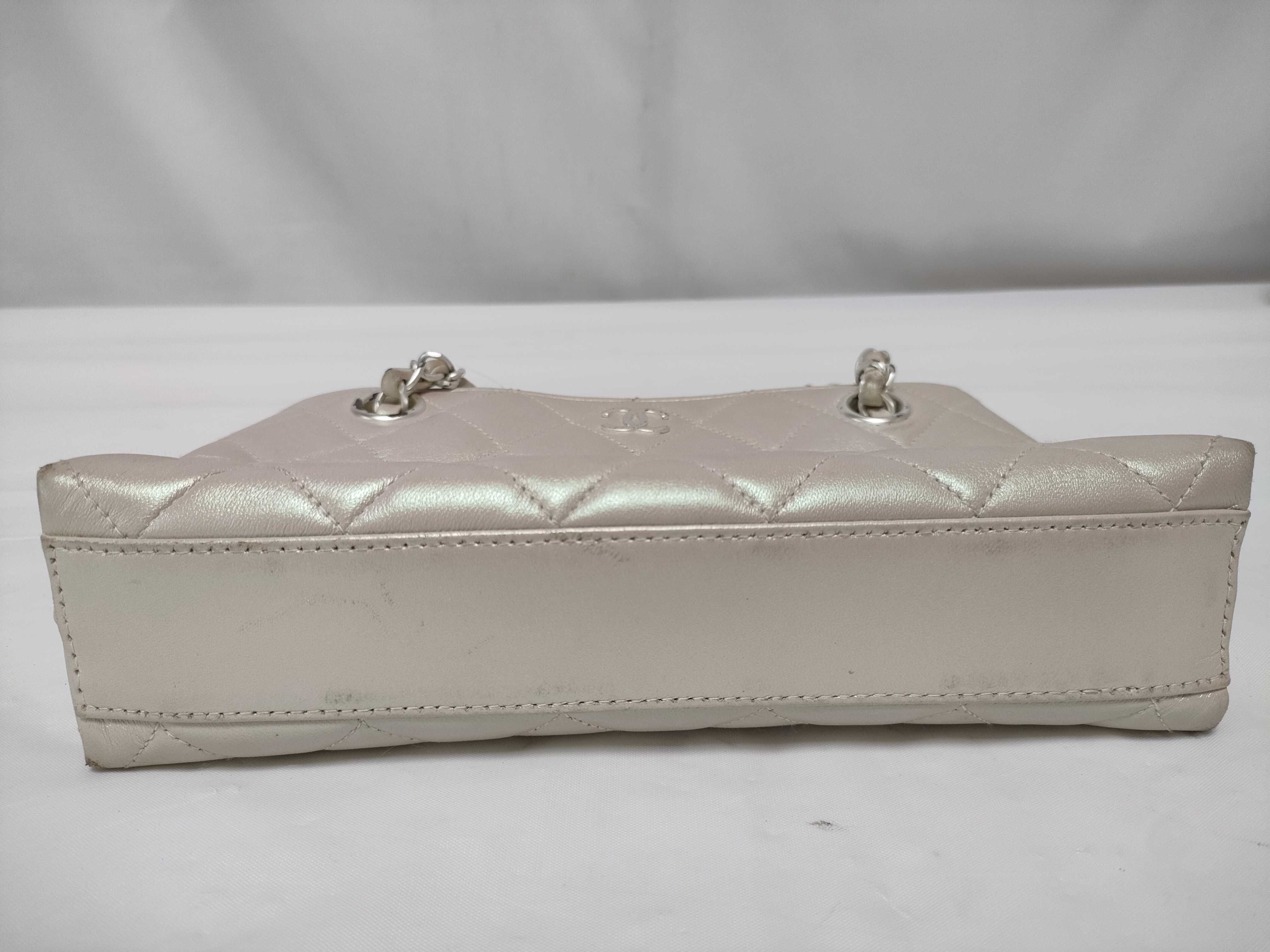 Calfskin Matelassé Chain Handbag Coco — view 7