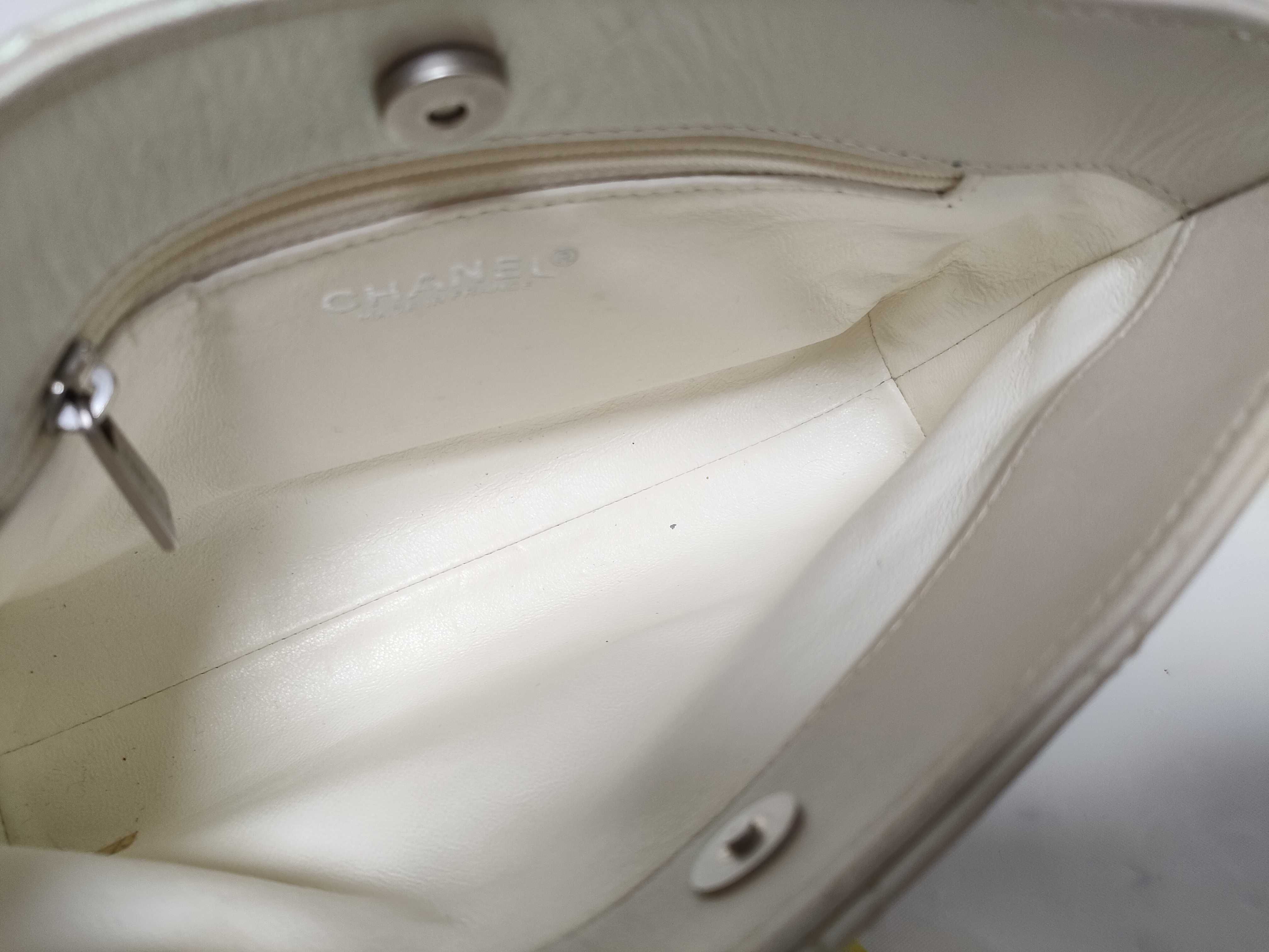 Calfskin Matelassé Chain Handbag Coco — view 9