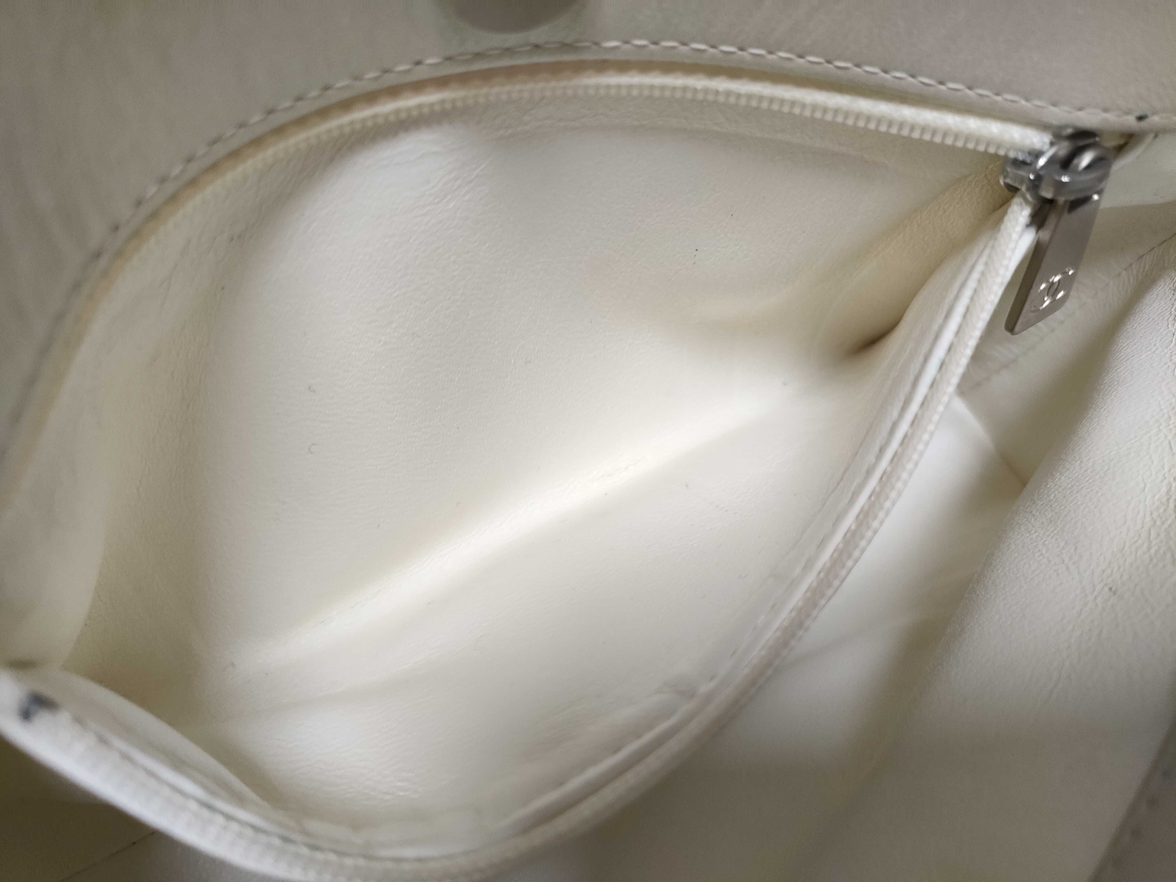 Calfskin Matelassé Chain Handbag Coco — view 10