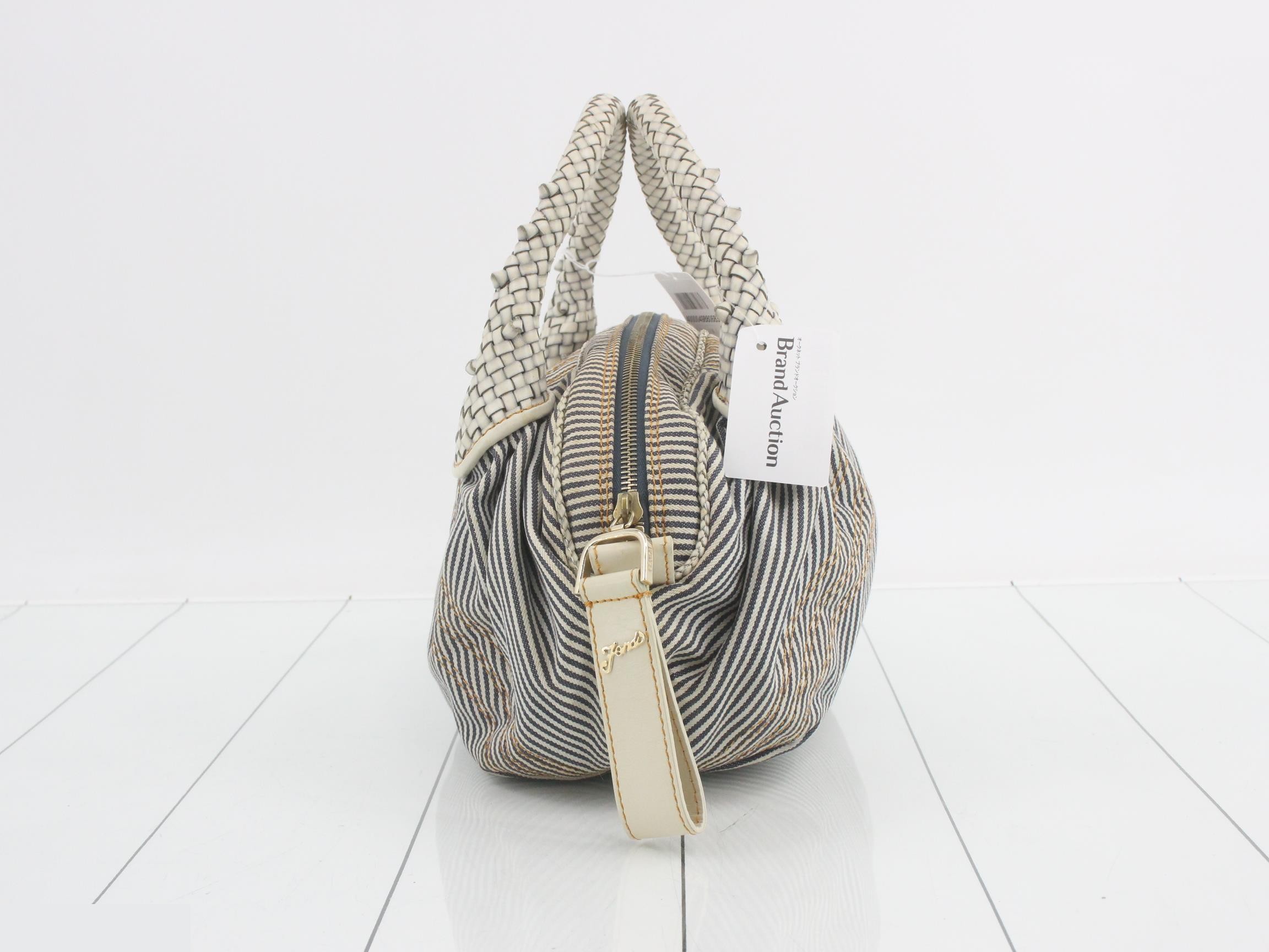 handbag — view 4