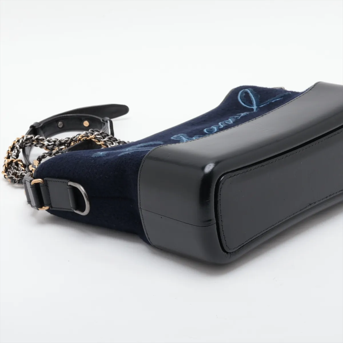 Gabrielle de Chanel wool x leather chain shoulder bag, navy x black, gold x silver hardware, item number 26149731, serial number in the 26 range. — view 4