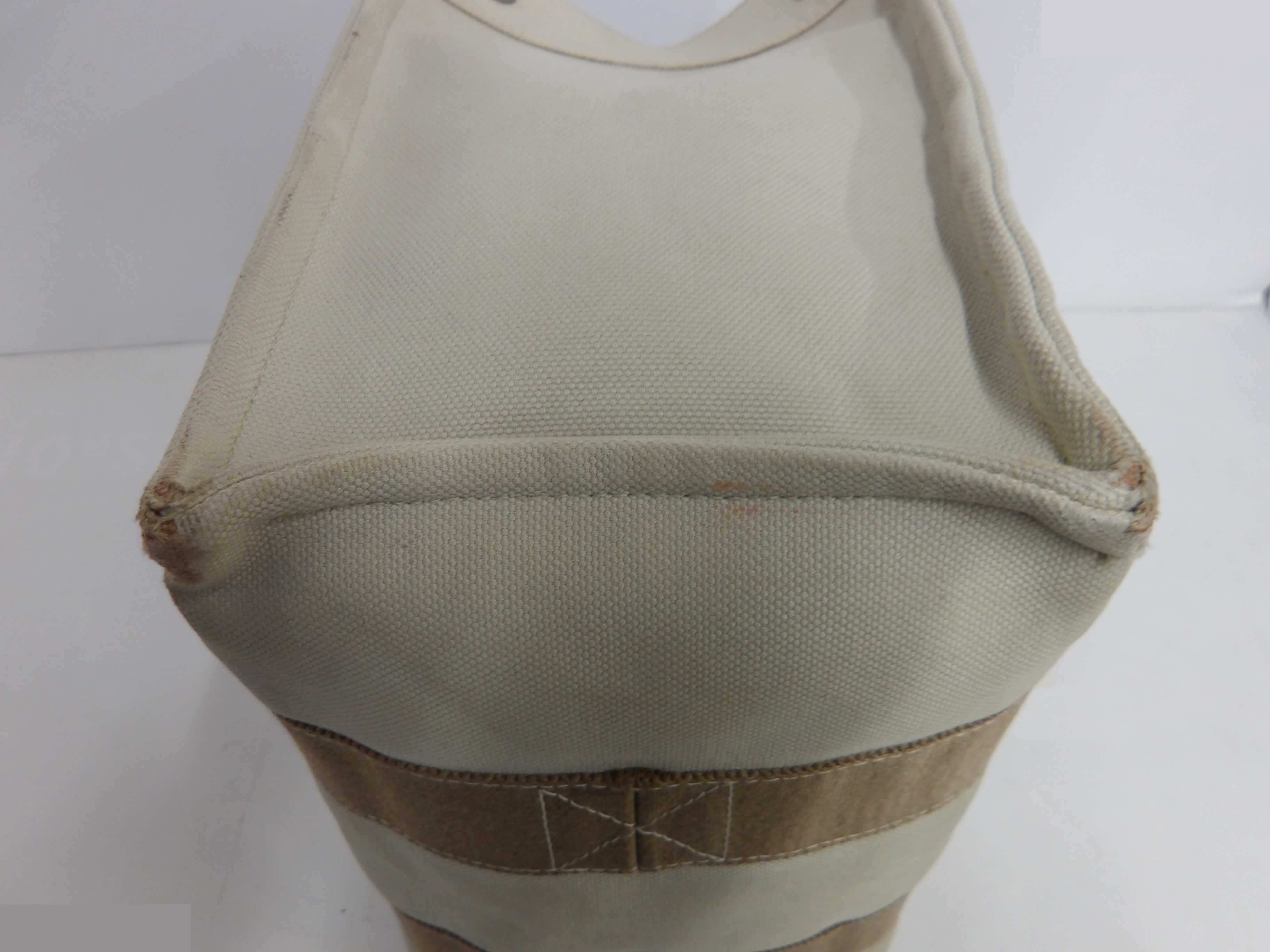 Coquillage PM Tote Bag with Pouch — view 9