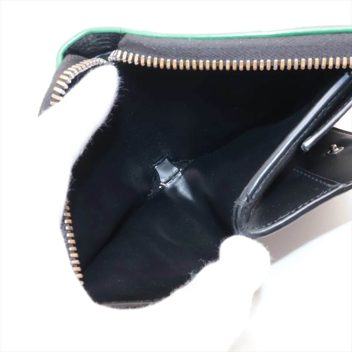 Maxi Intrecciato Cassette Leather Compact Wallet, Black — view 4