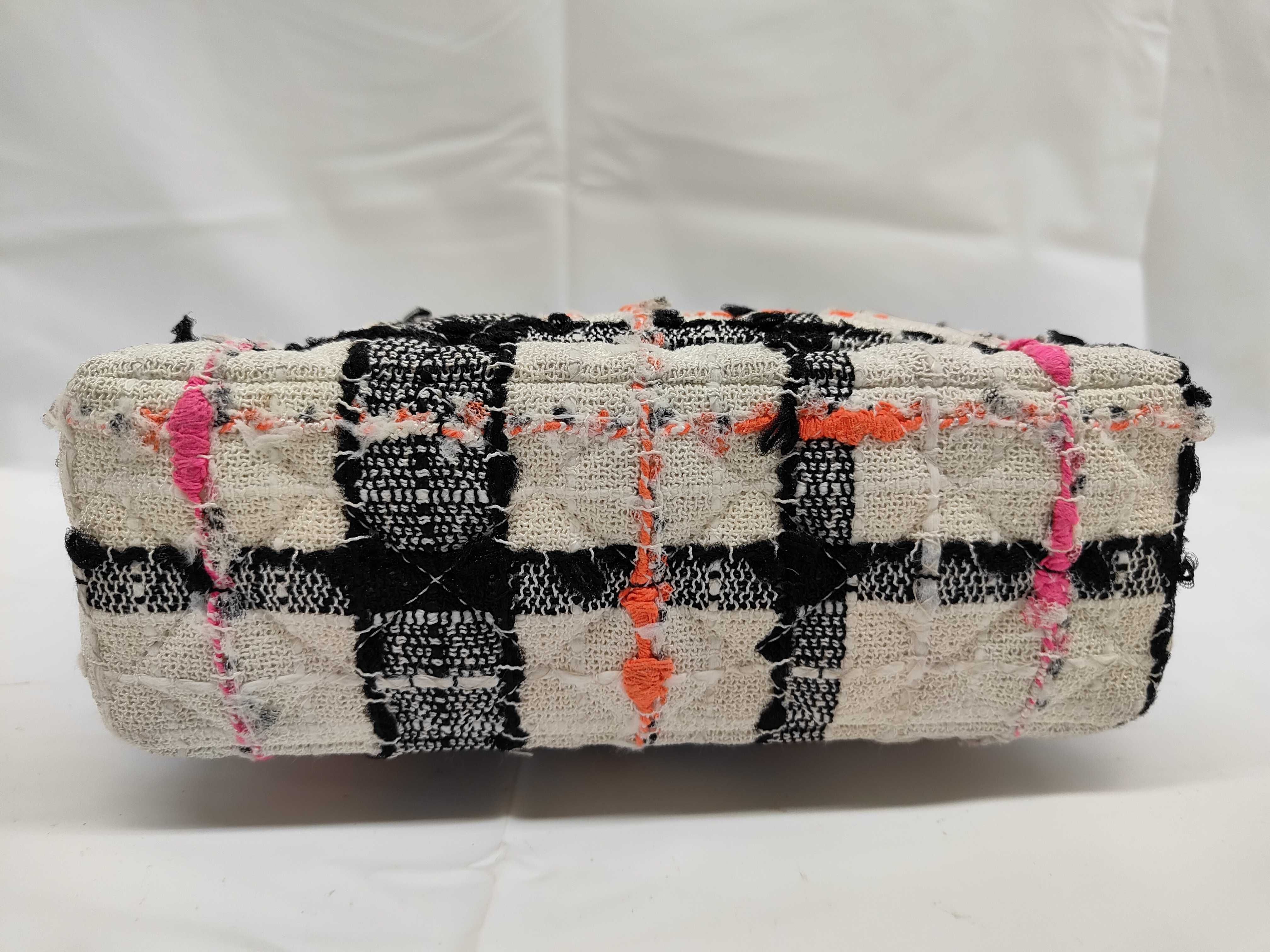 Matelassé 20 Tweed Multicolor Chain Shoulder Bag (Serial Number 29) — view 3