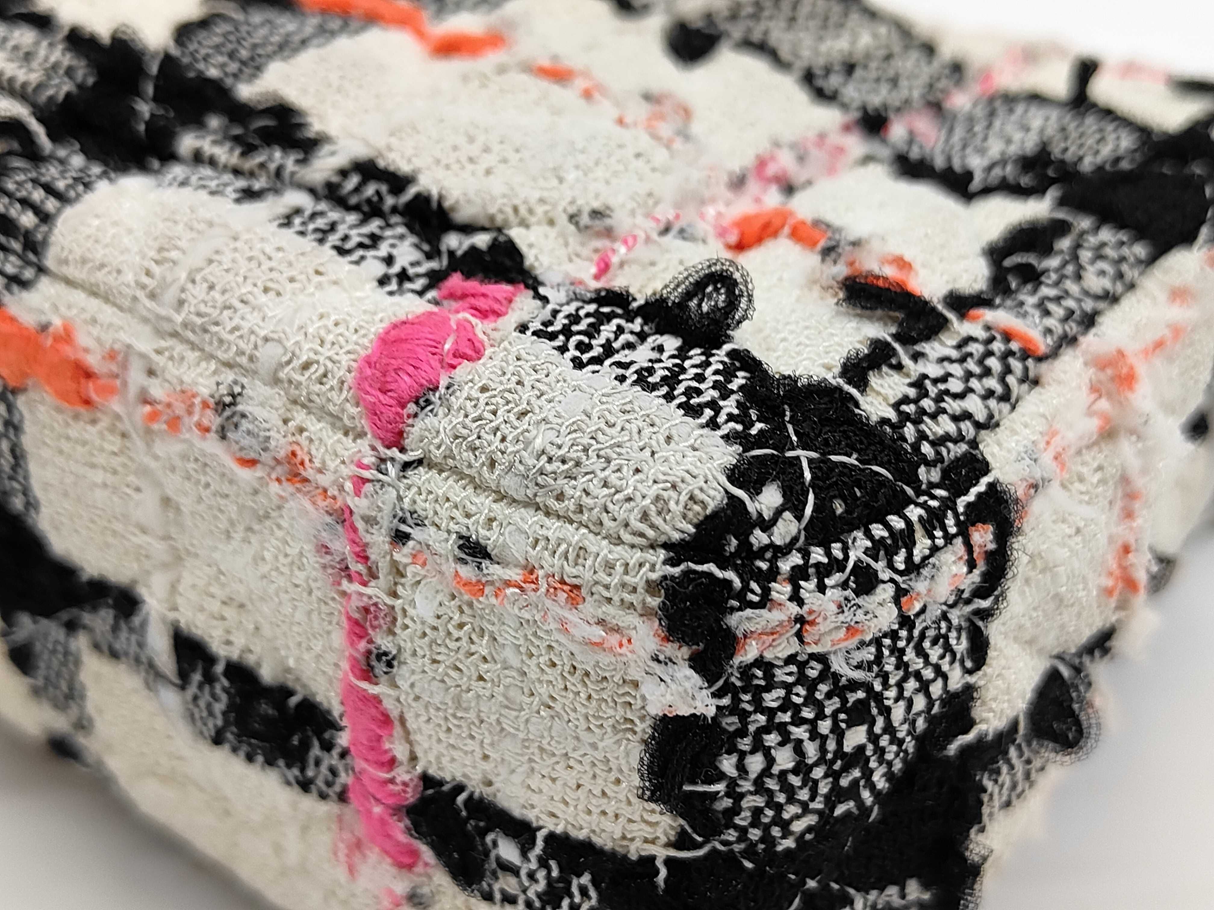 Matelassé 20 Tweed Multicolor Chain Shoulder Bag (Serial Number 29) — view 4
