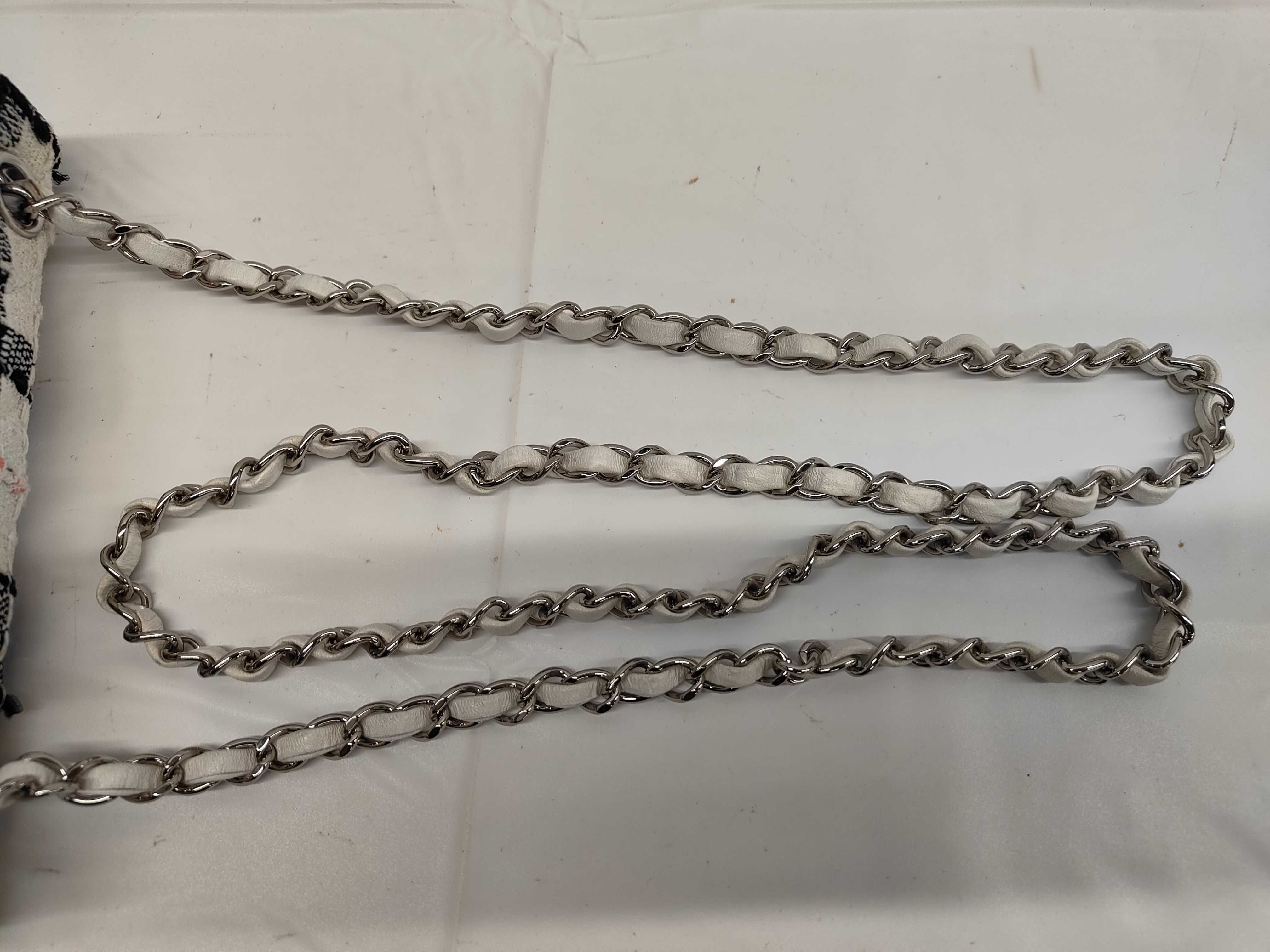 Matelassé 20 Tweed Multicolor Chain Shoulder Bag (Serial Number 29) — view 5