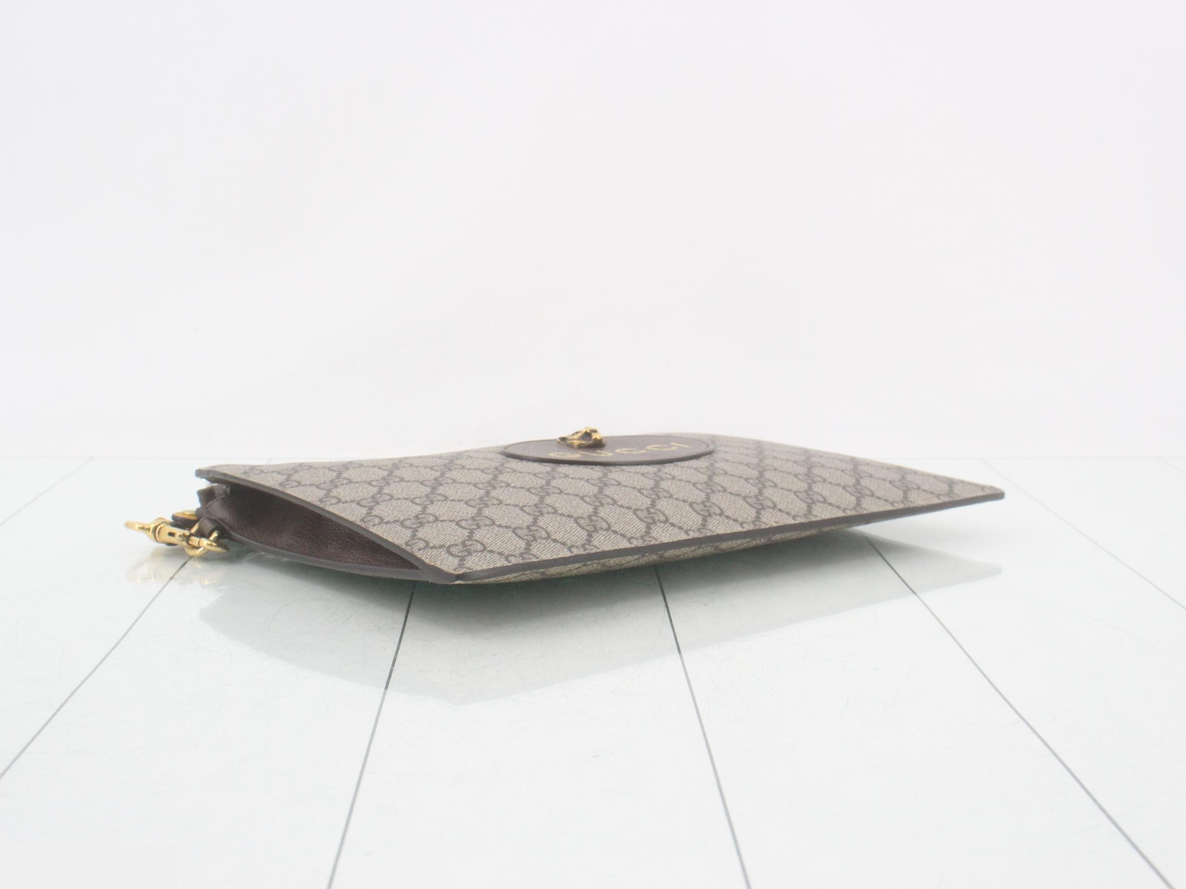GG Supreme Tiger Head Clutch Bag — view 5
