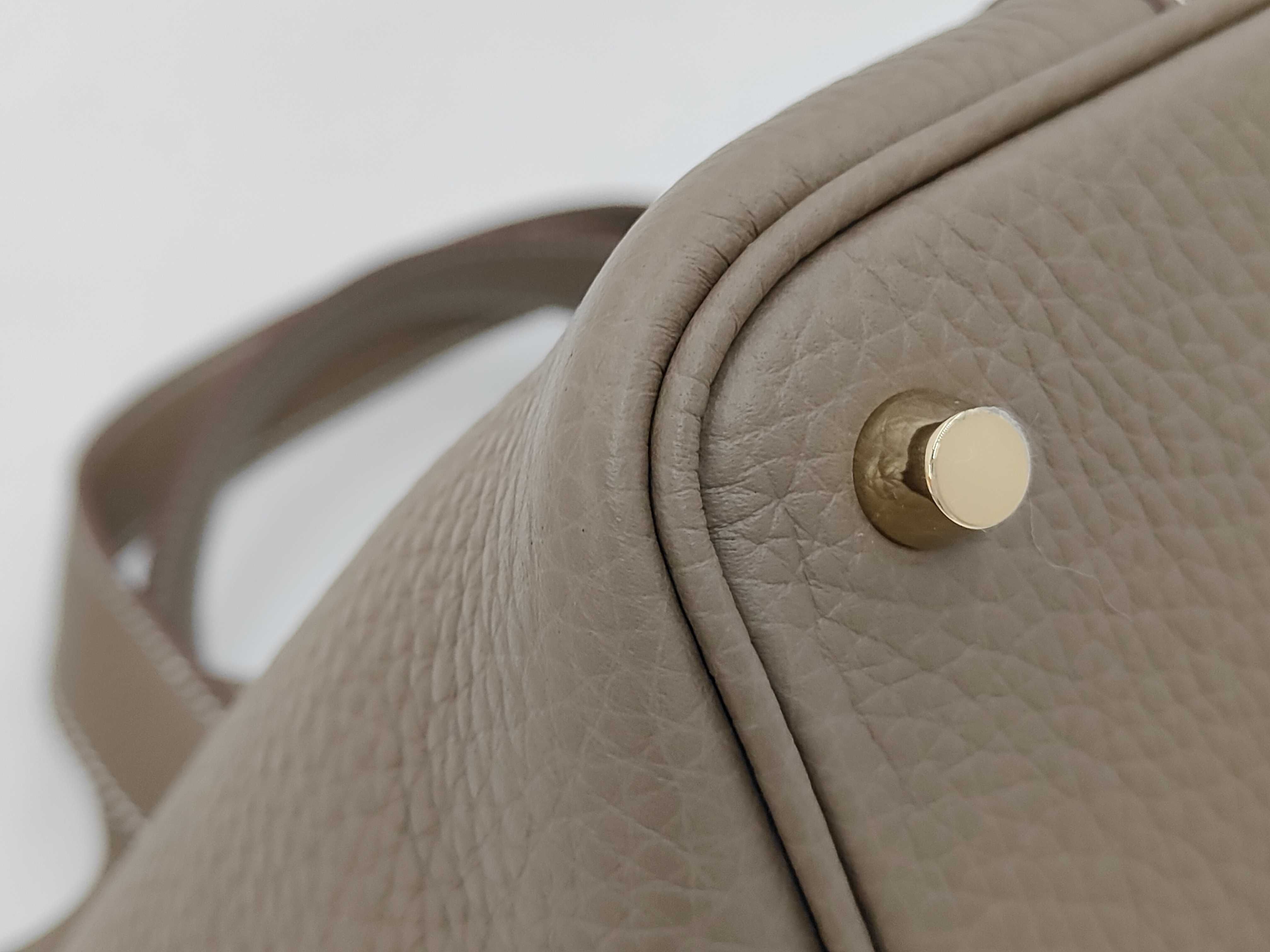 Picotin Lock 18 PM G stamp Gold hardware Taurillon Clemence Etoupe handbag — view 3