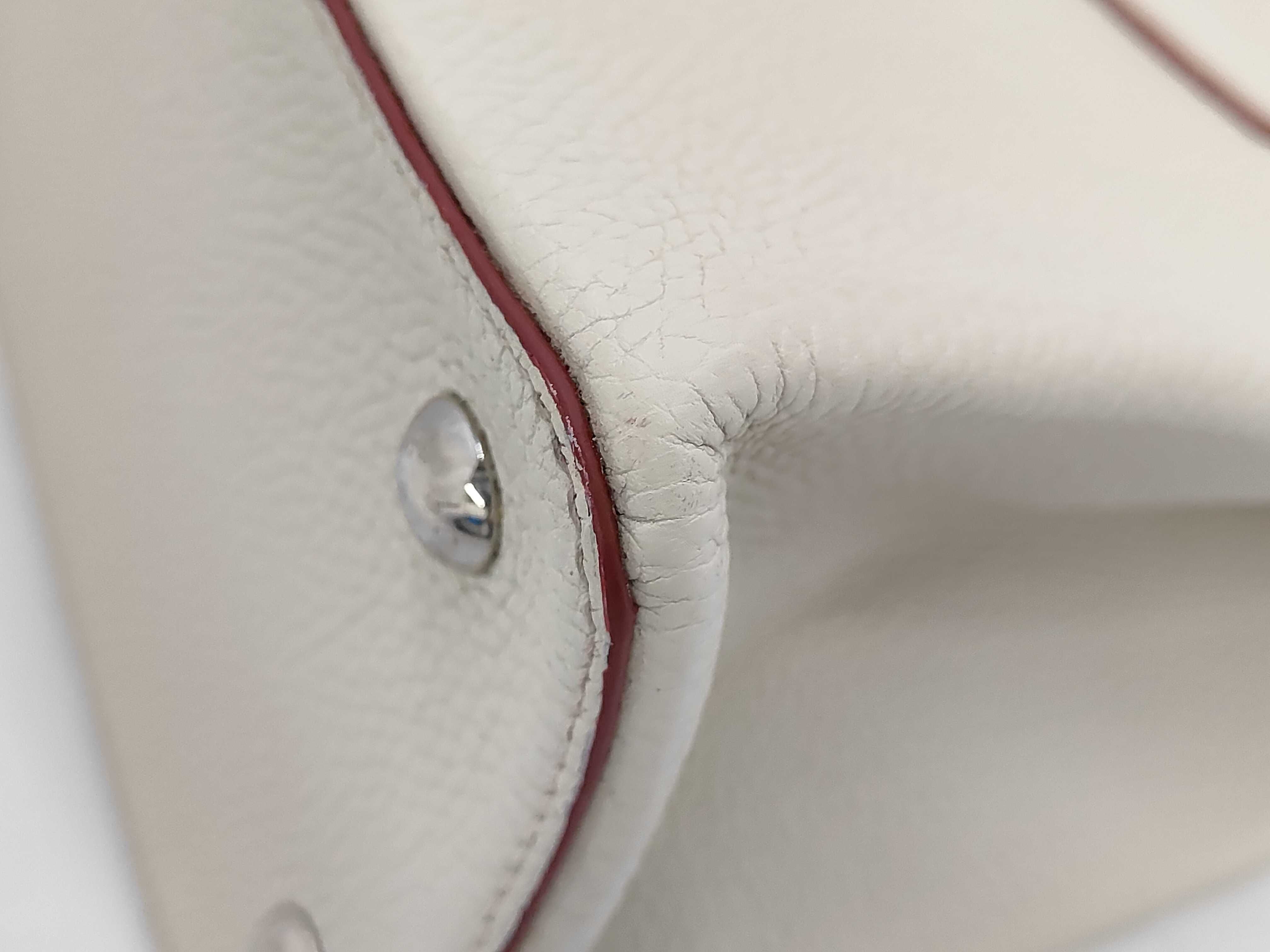 Capucines MM White Handbag — view 4