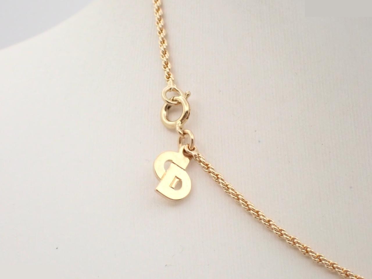 Other lines: Precious metals, necklaces, pendants, chains approximately 40cm long. — view 2