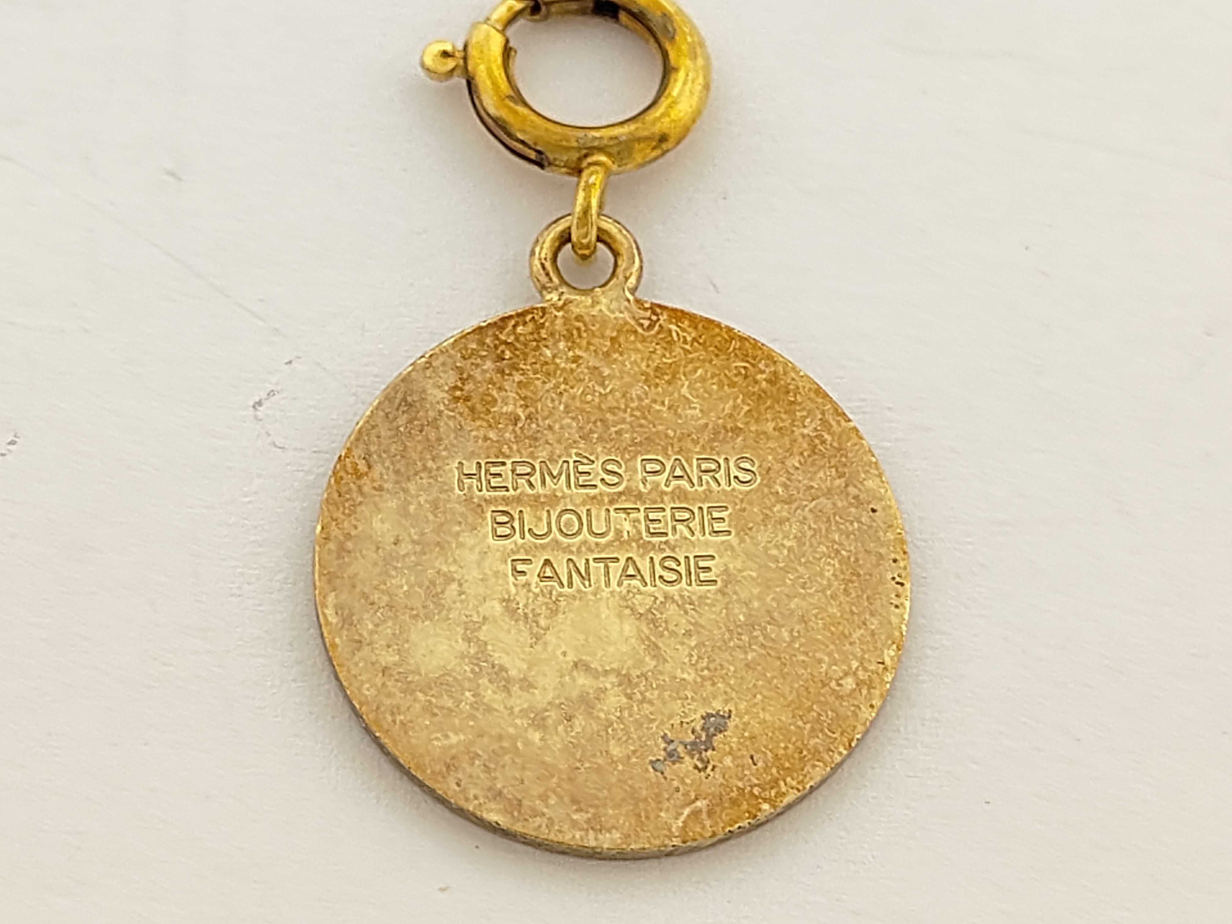 charm — view 3