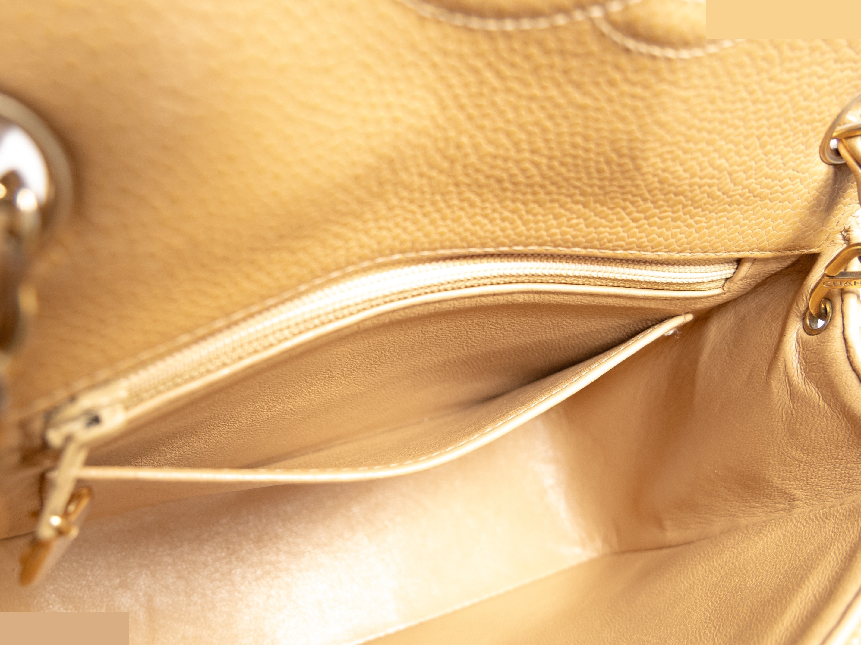 Mini Matelassé Caviar Seal Beige — view 11