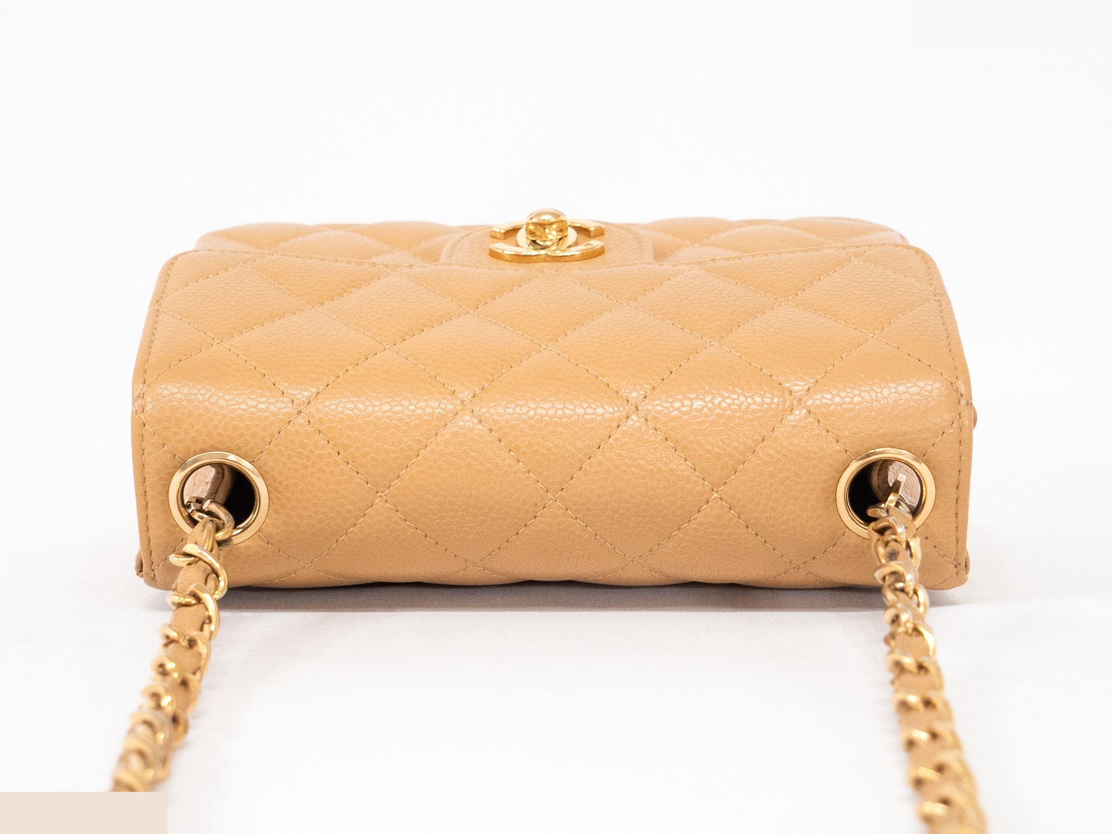 Mini Matelassé Caviar Seal Beige — view 3