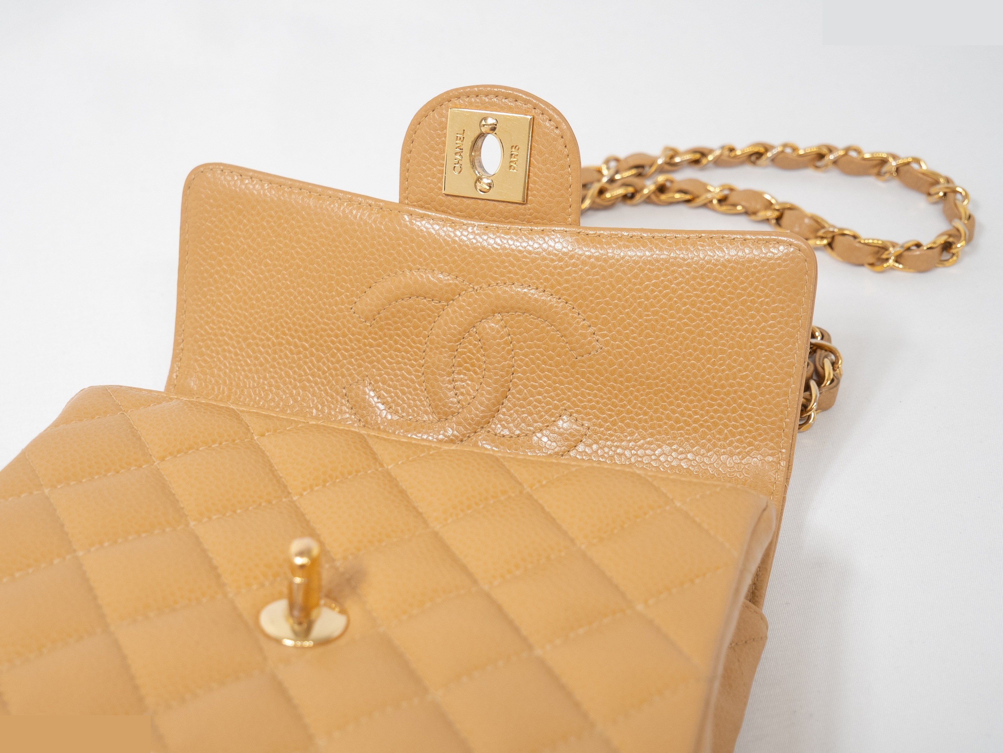 Mini Matelassé Caviar Seal Beige — view 7
