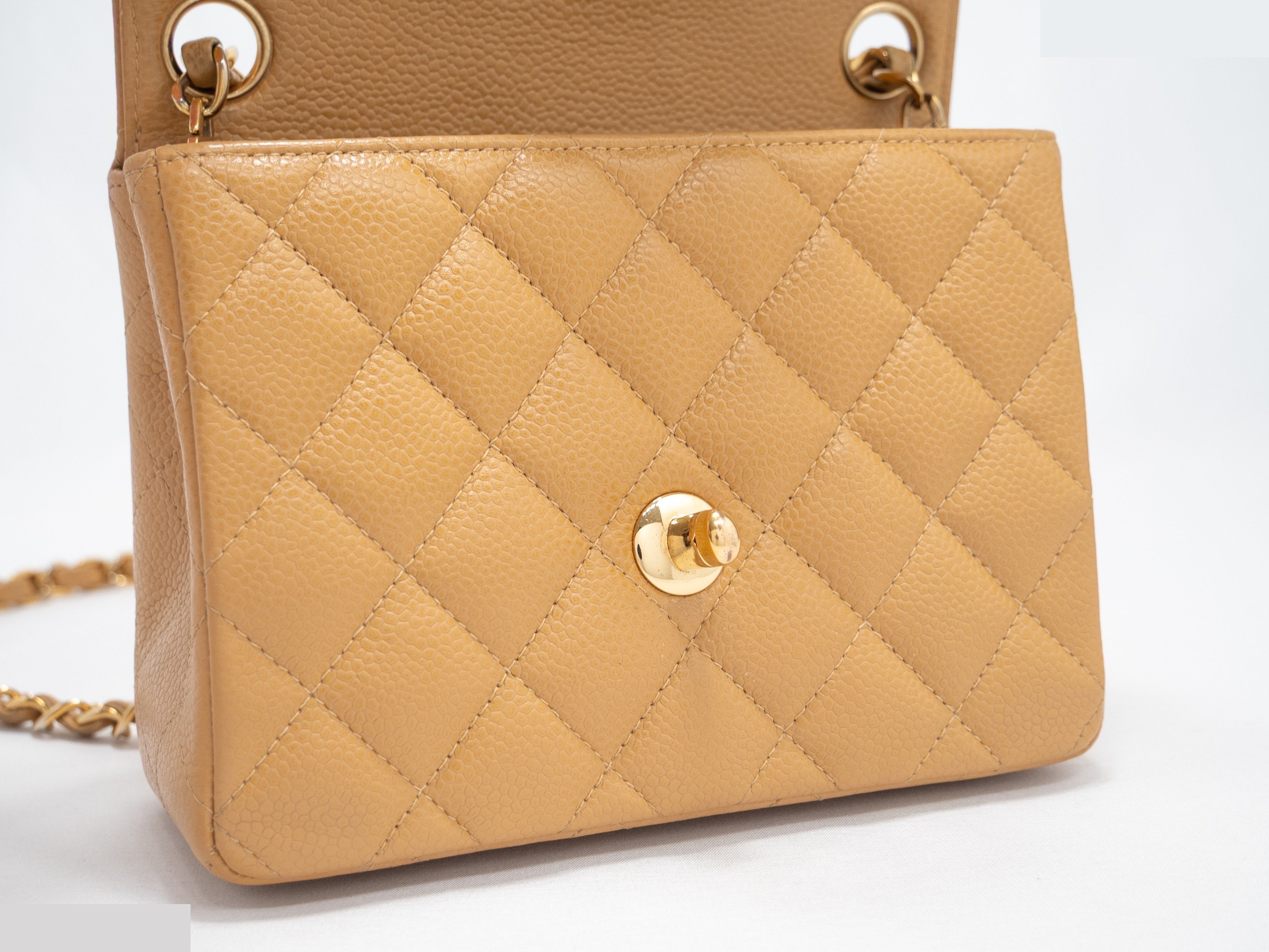 Mini Matelassé Caviar Seal Beige — view 8