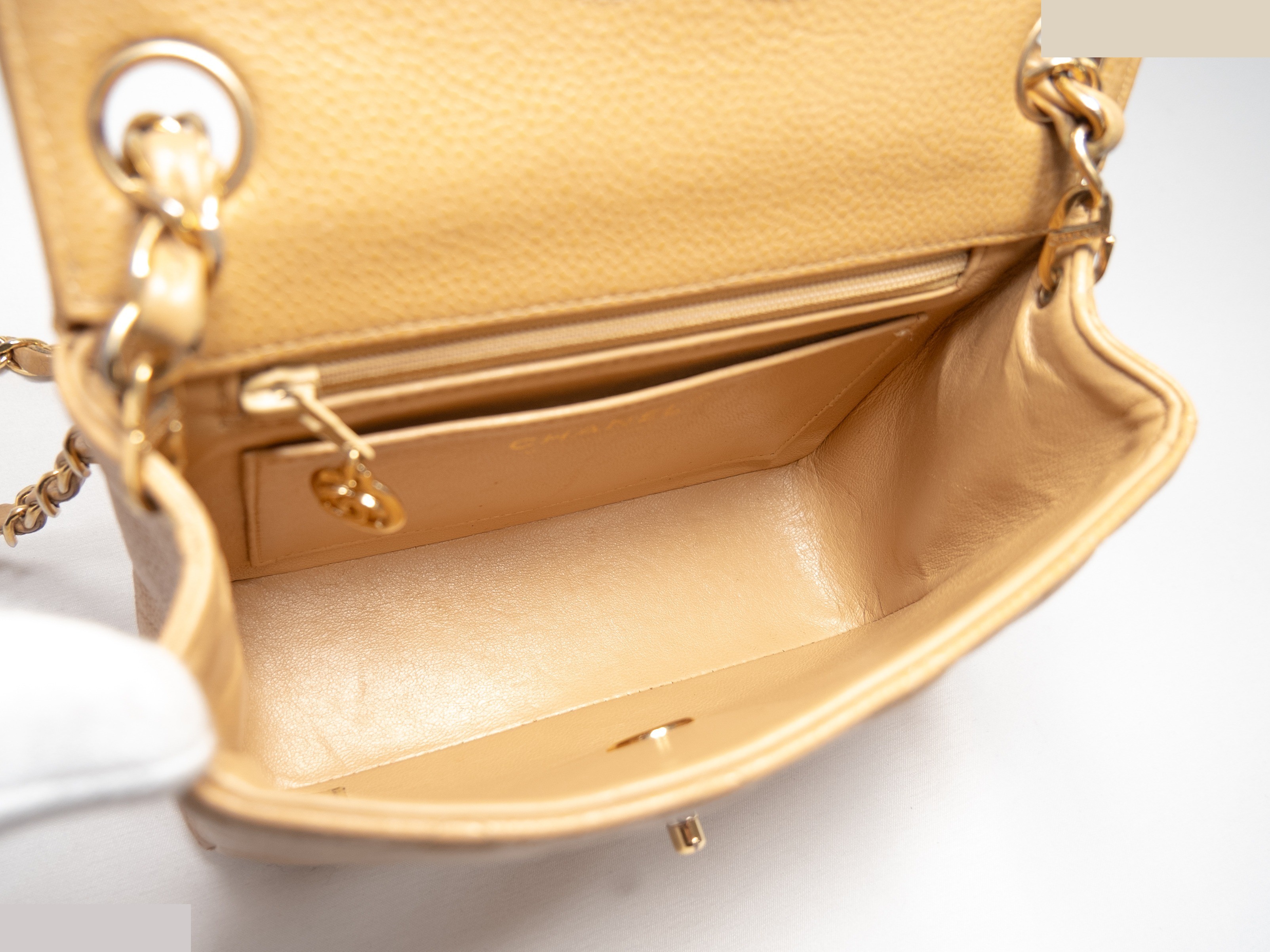 Mini Matelassé Caviar Seal Beige — view 9