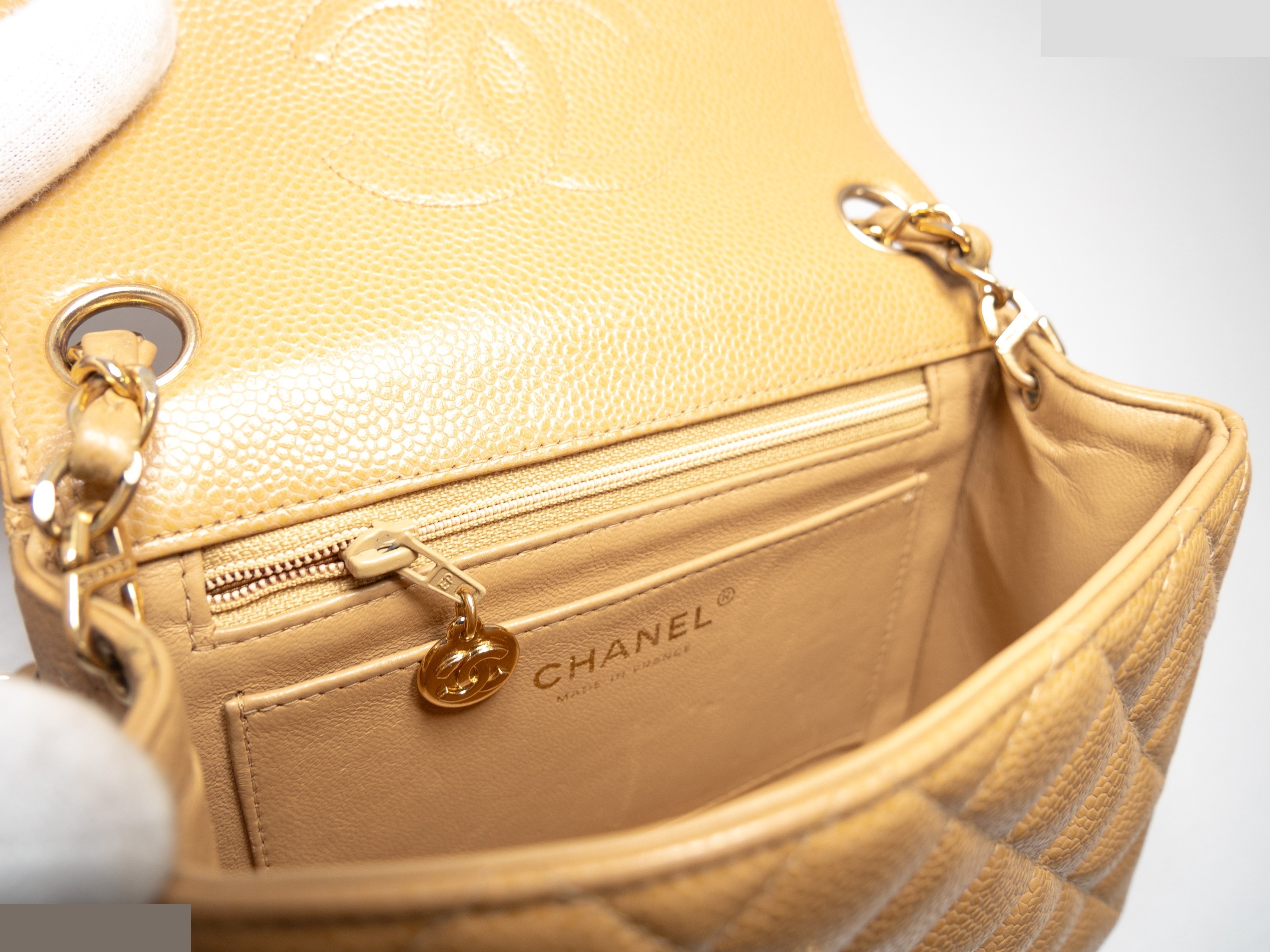 Mini Matelassé Caviar Seal Beige — view 10