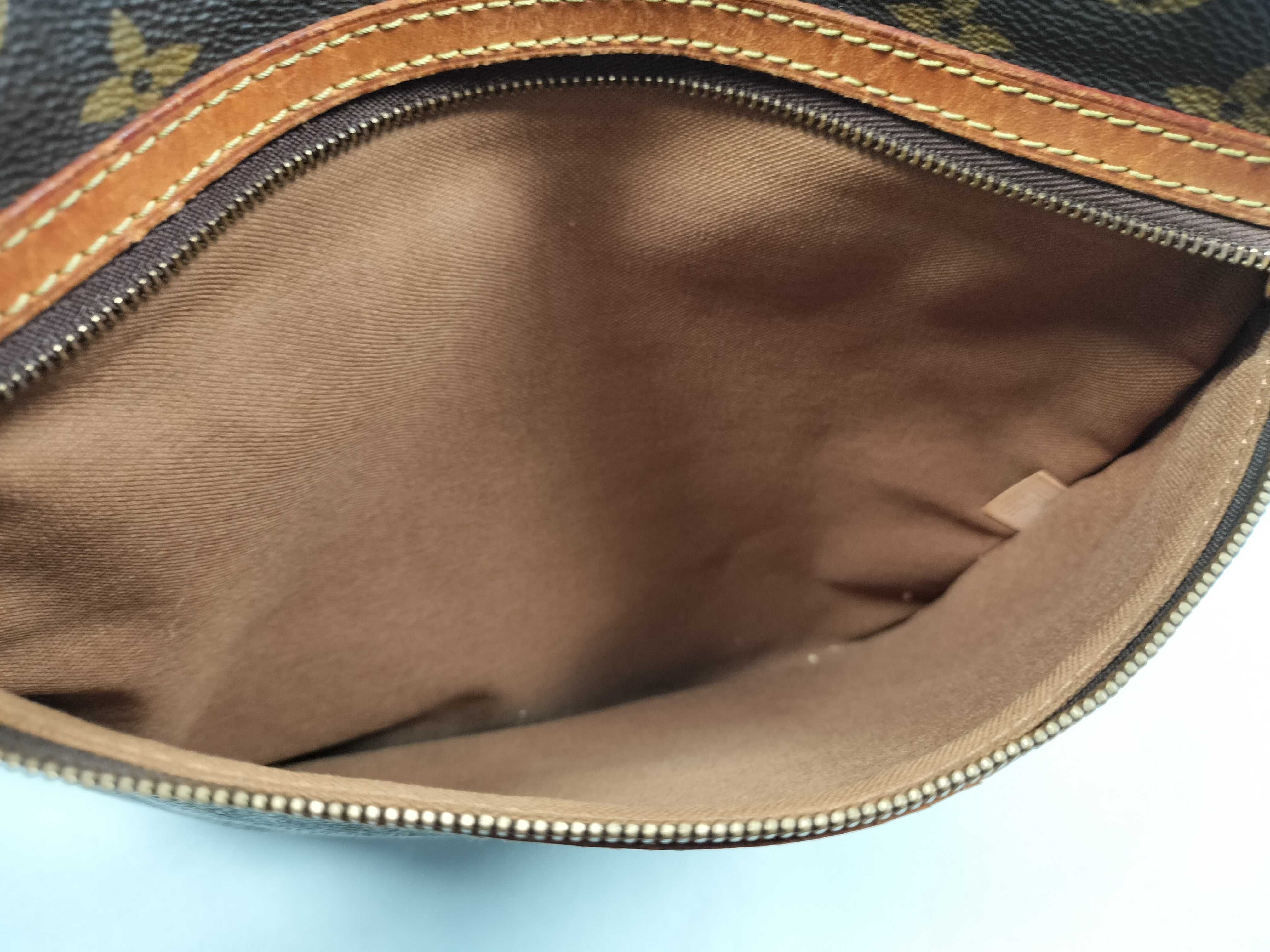 Monogram Louis Vuitton Brown Monogram M40044 Pochette Bosphore Shoulder Bag — view 14