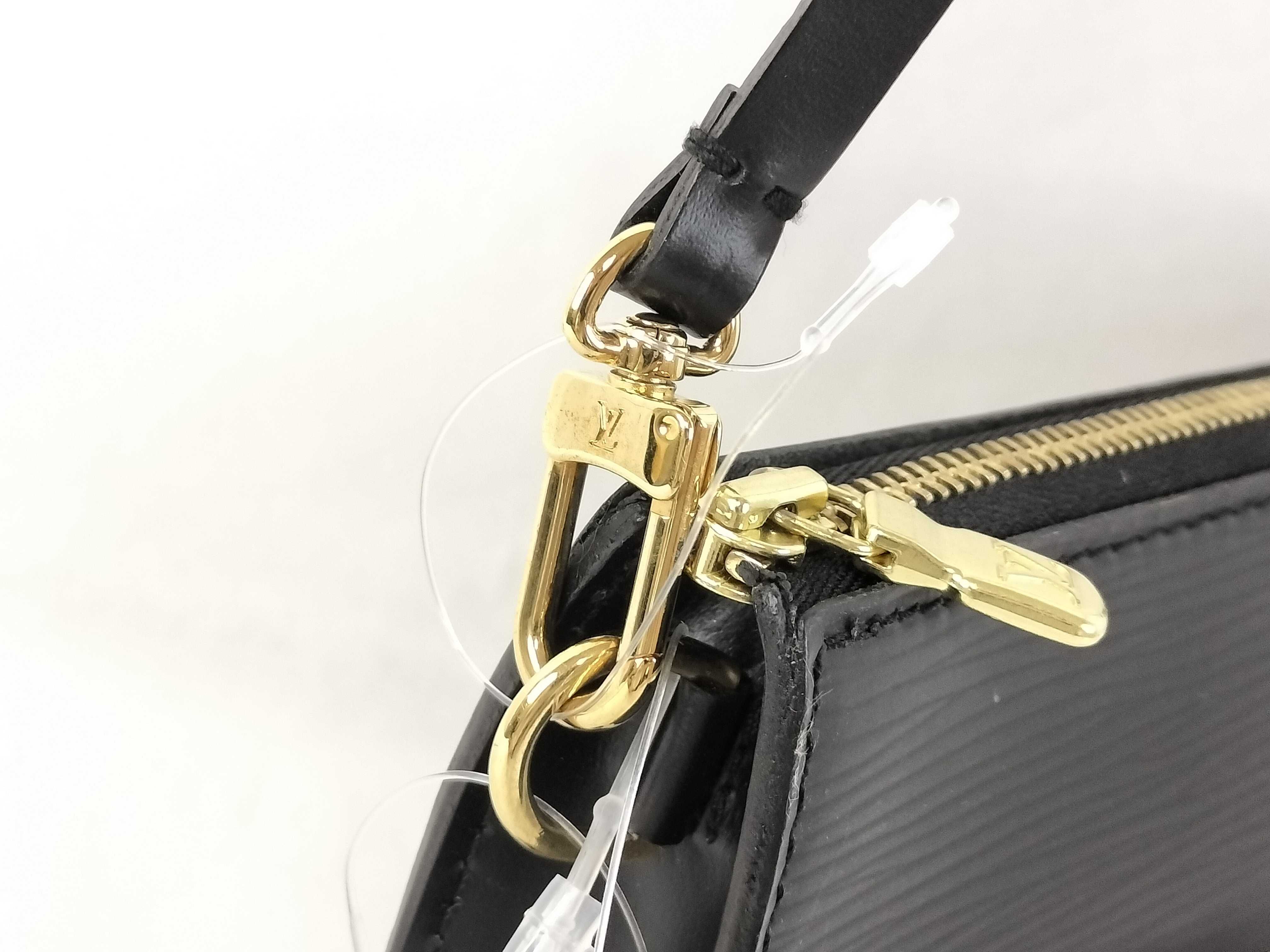Epi LV Epi Pochette Accessoires M52942 AR1011 Handbag — view 4