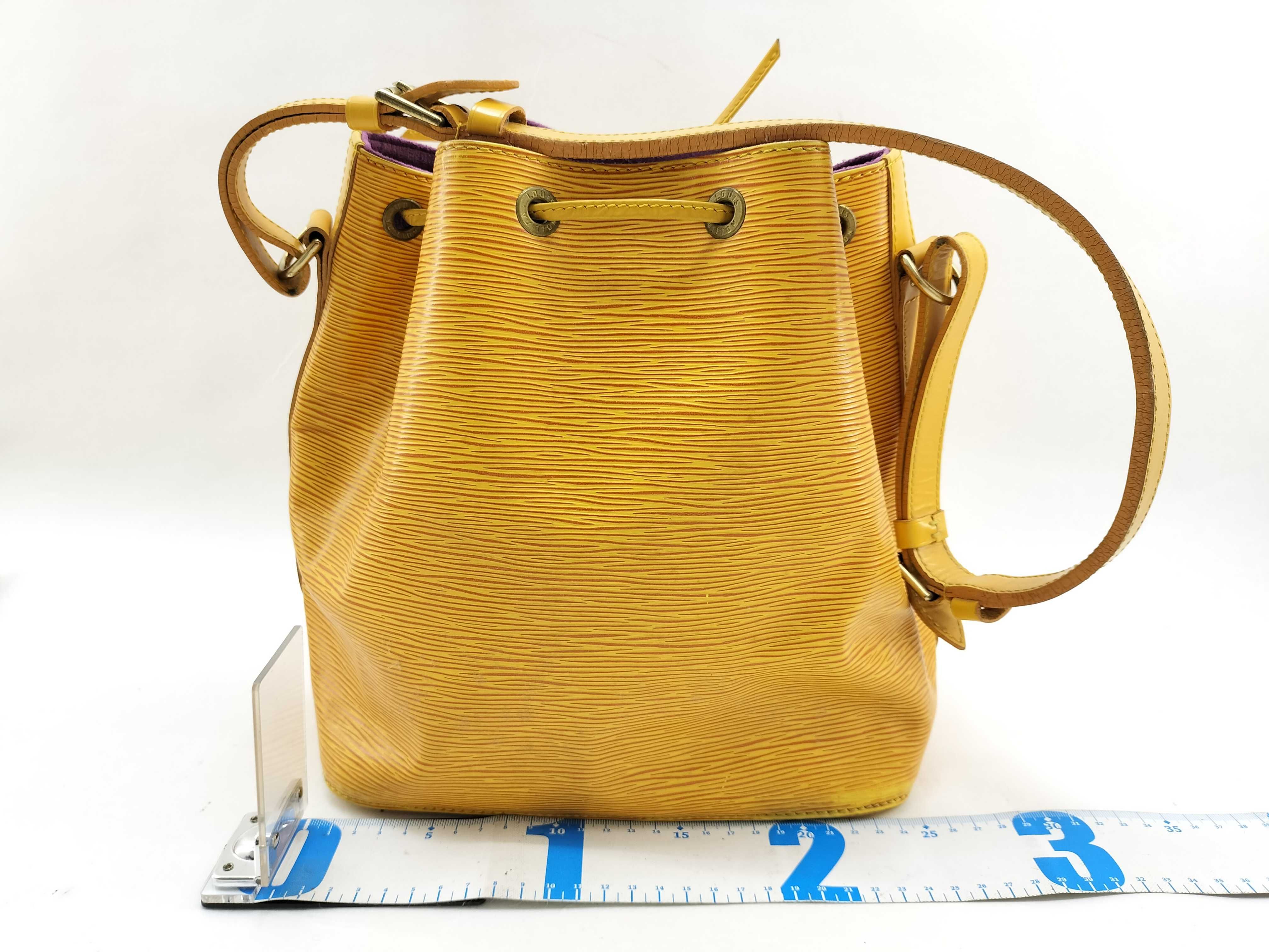 Epi Petit Noé M44109 Shoulder Bag — view 2