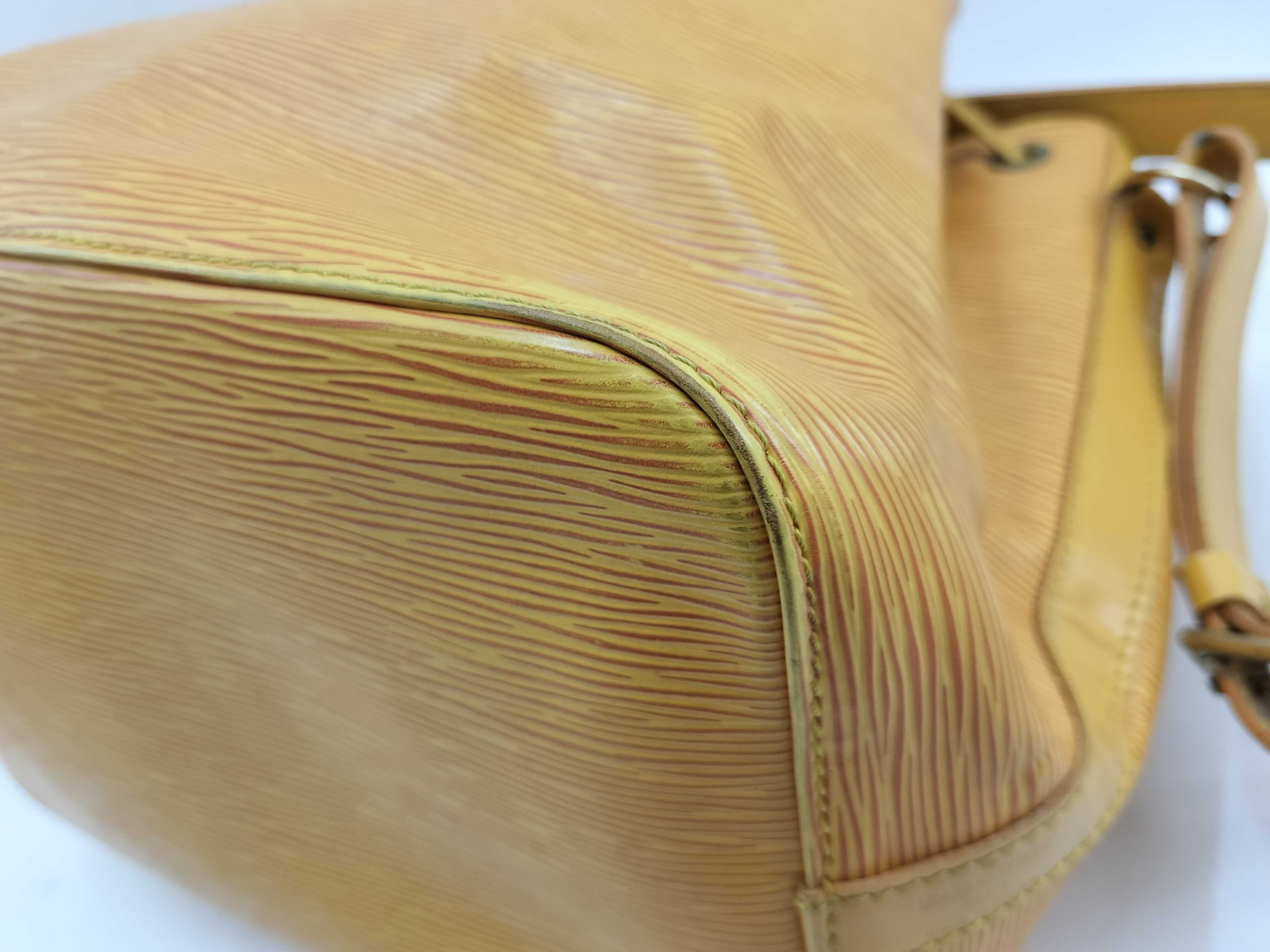 Epi Petit Noé M44109 Shoulder Bag — view 4